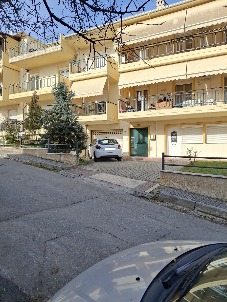photo1
