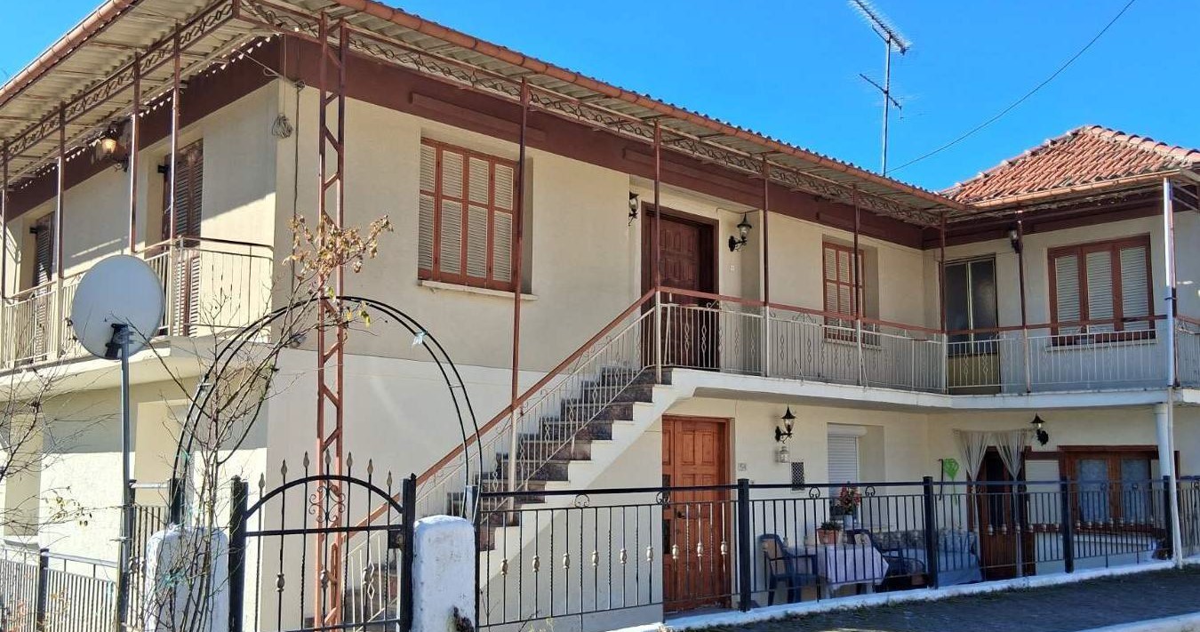 Οικόπεδο με κτίσμα 220 sq.m. σε πλειστηριασμό Municipality of Argos Orestikos