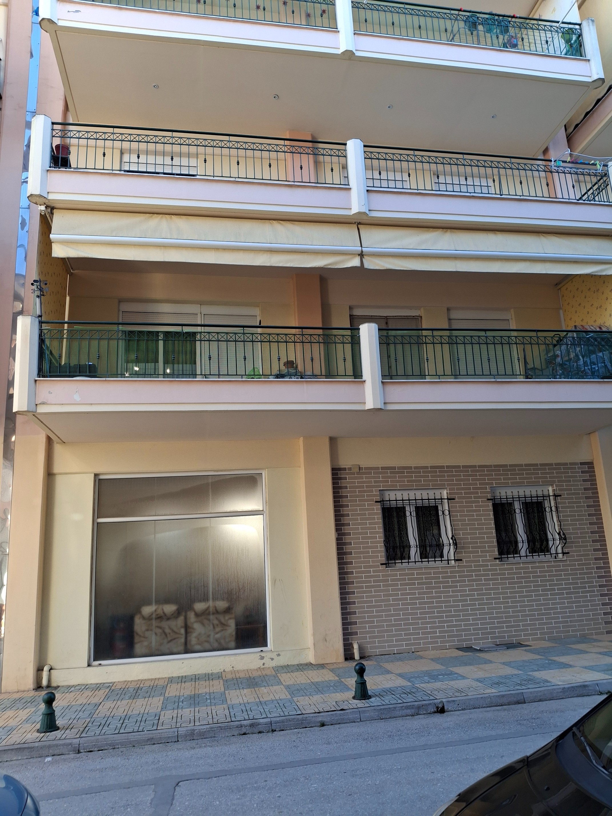 photo1