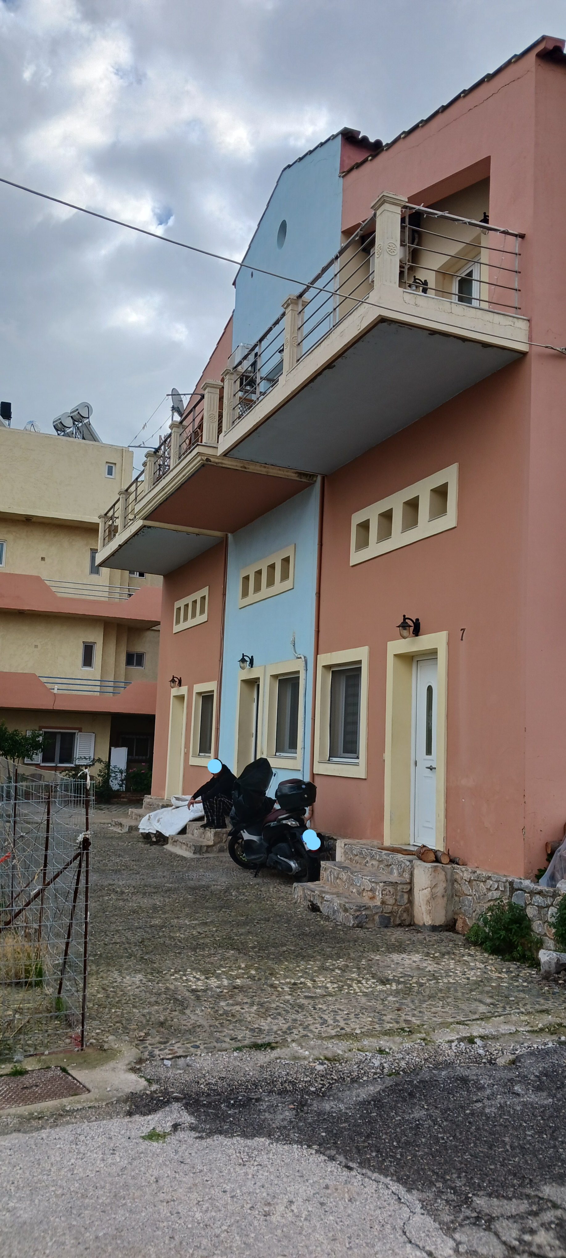 photo1