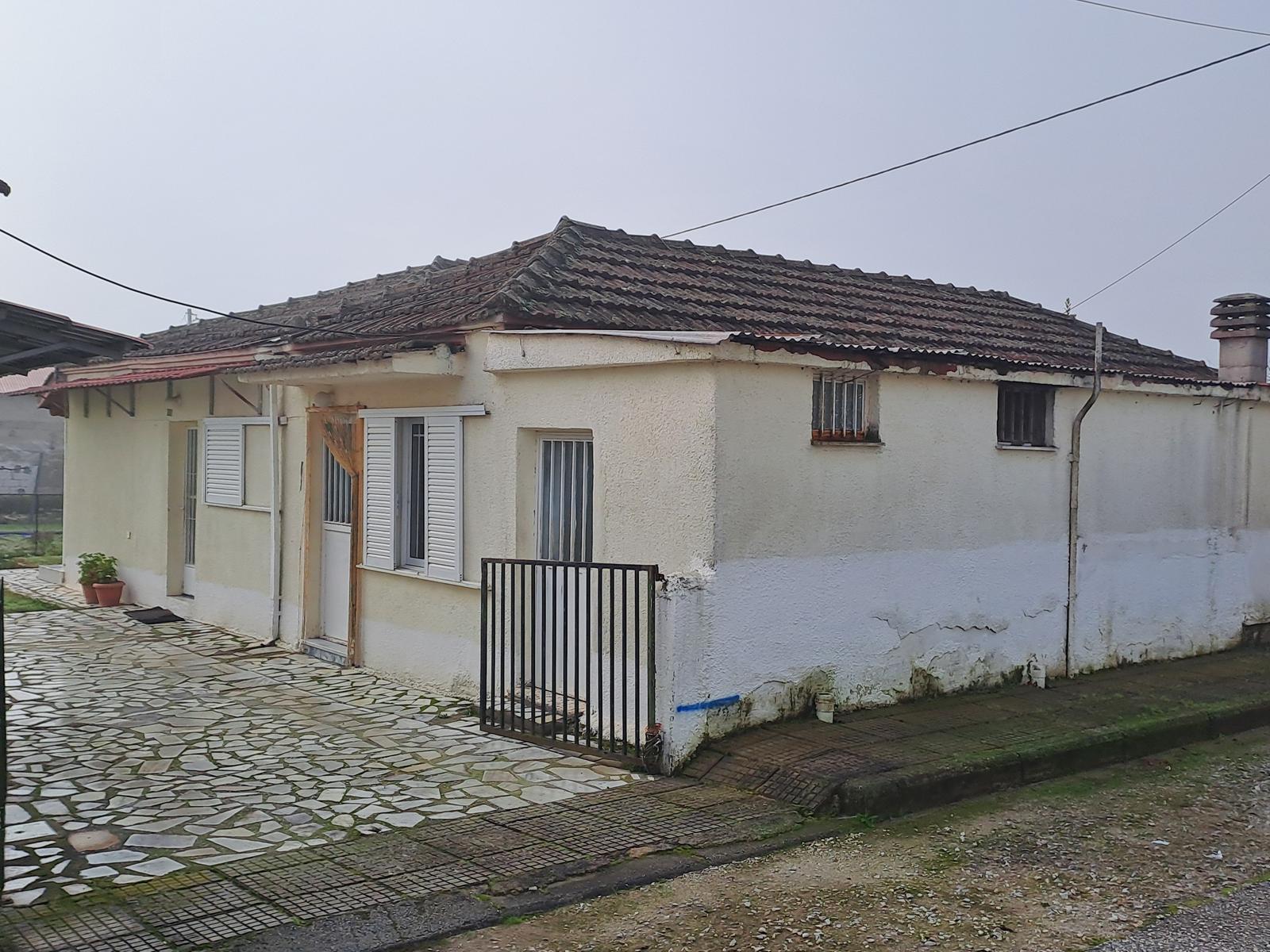 Οικόπεδο με κτίσμα  σε πλειστηριασμό Δήμος Φαρκαδόνας