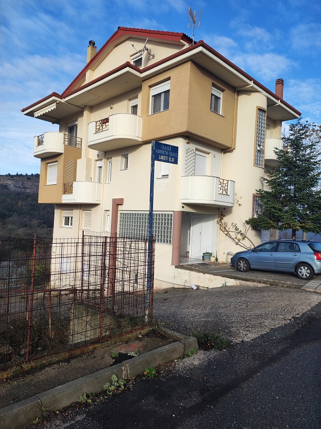photo1