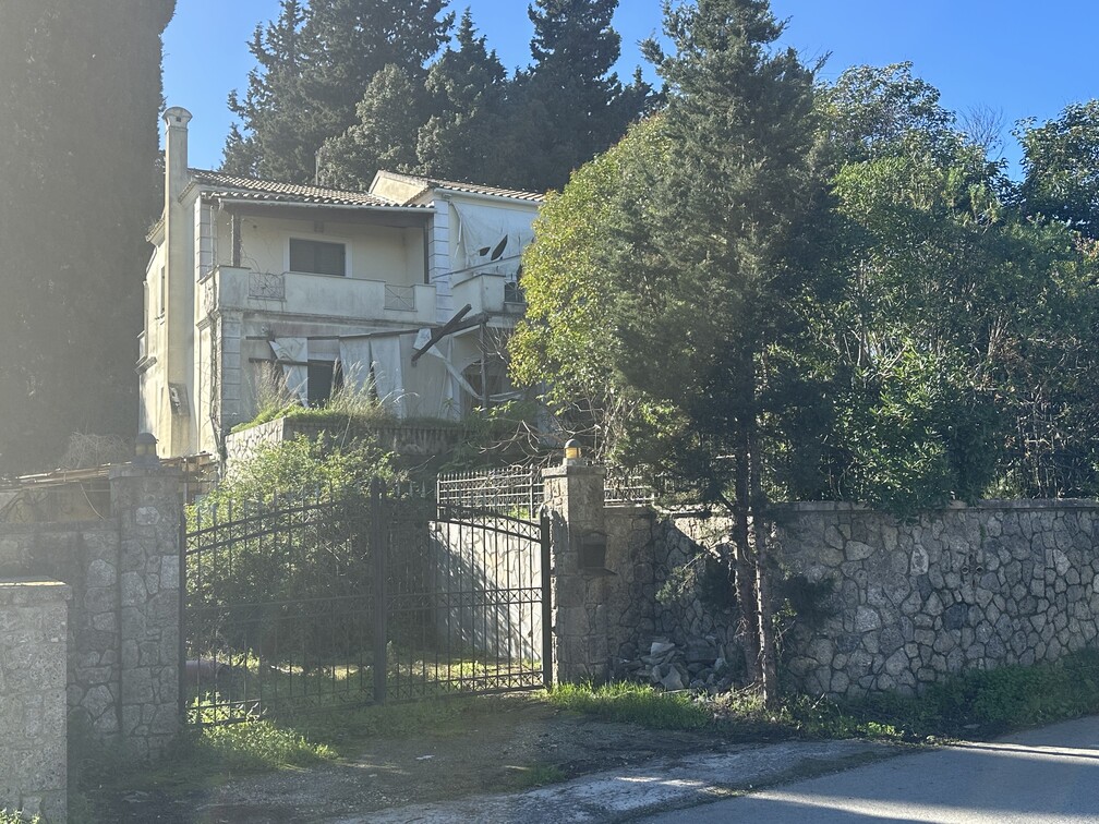 photo1
