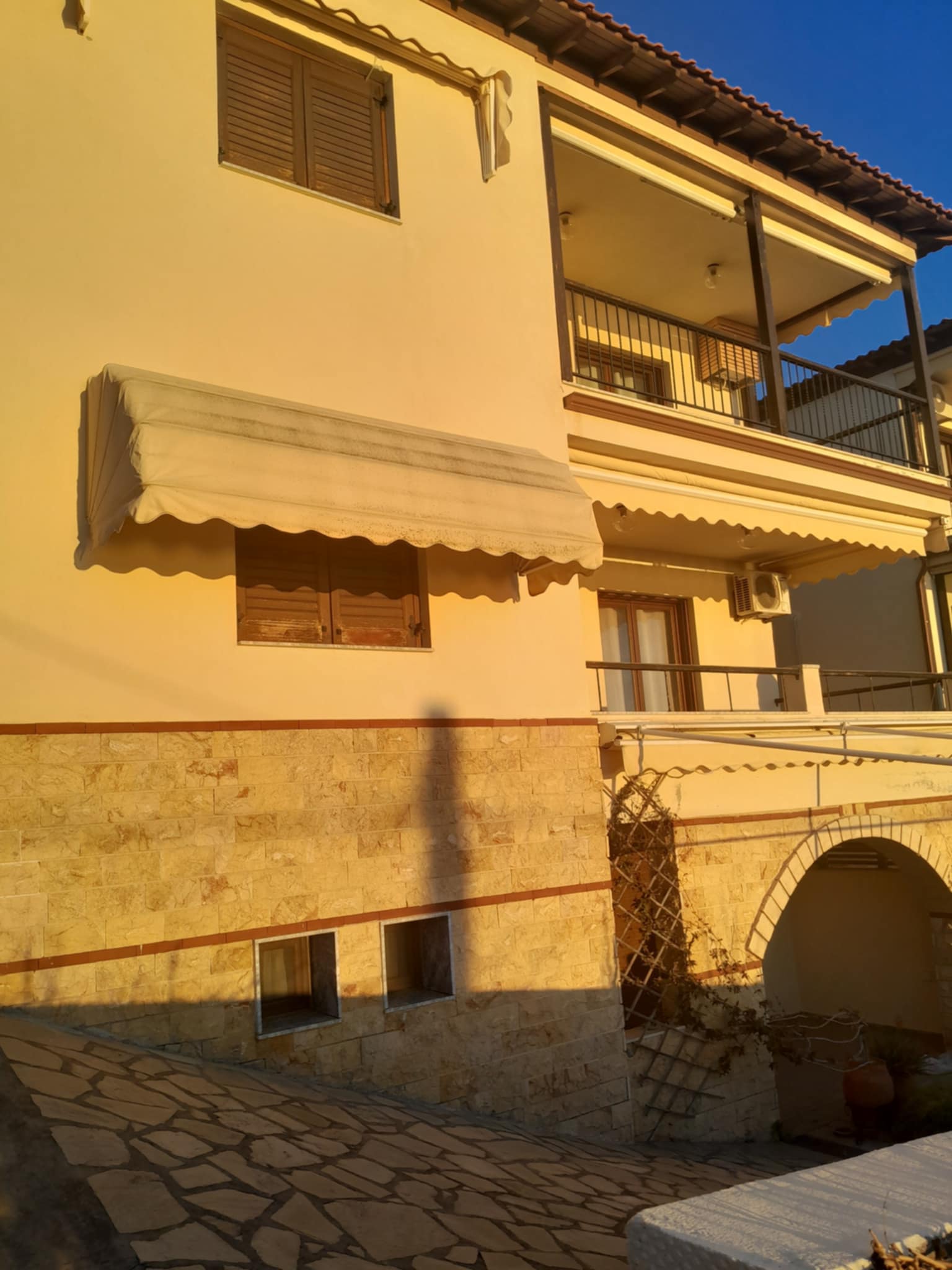 photo1