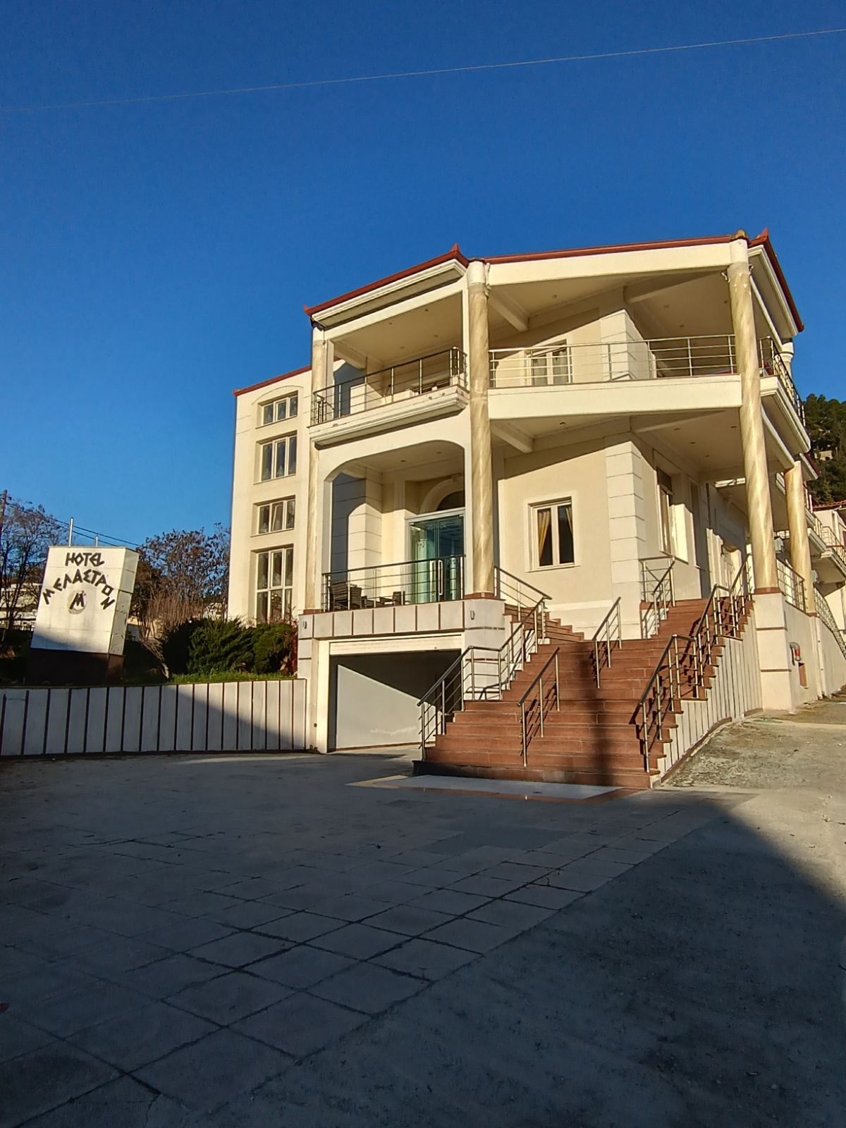 photo1