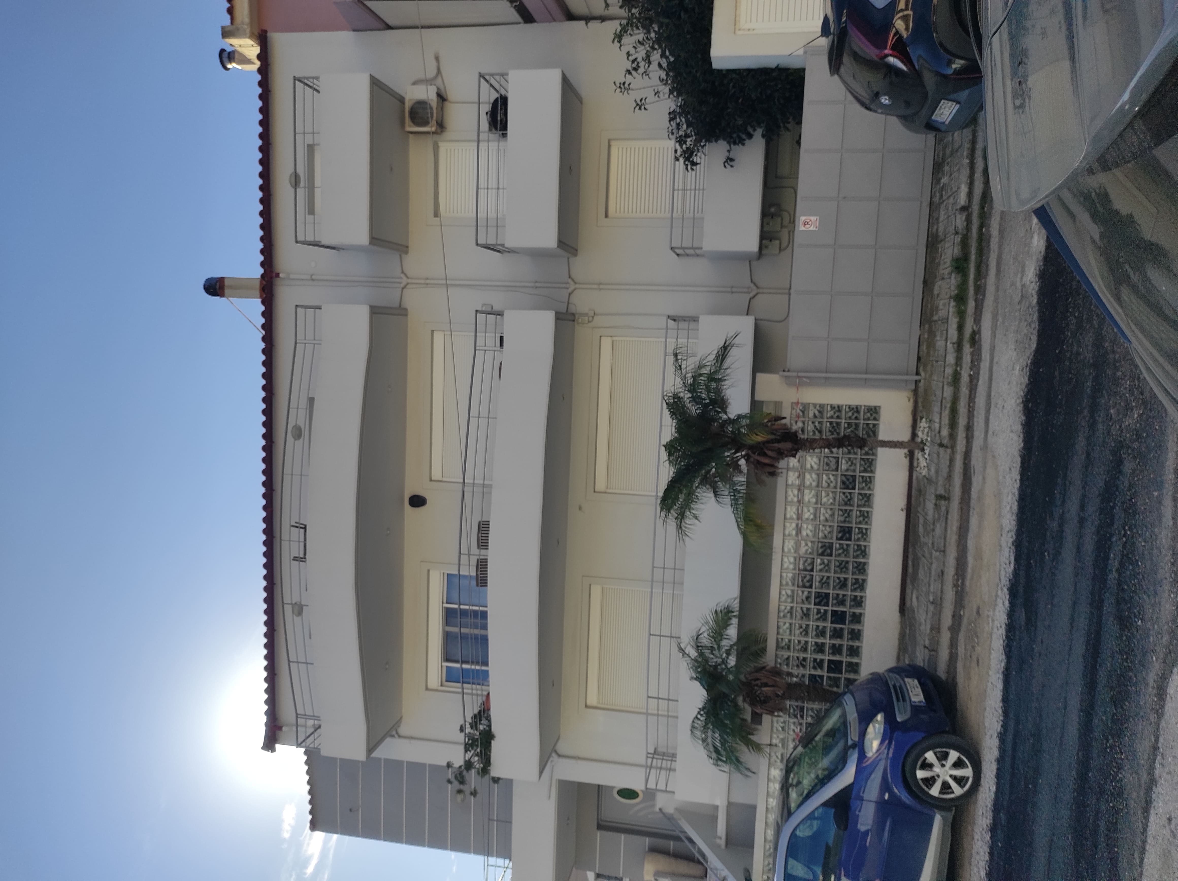 photo1