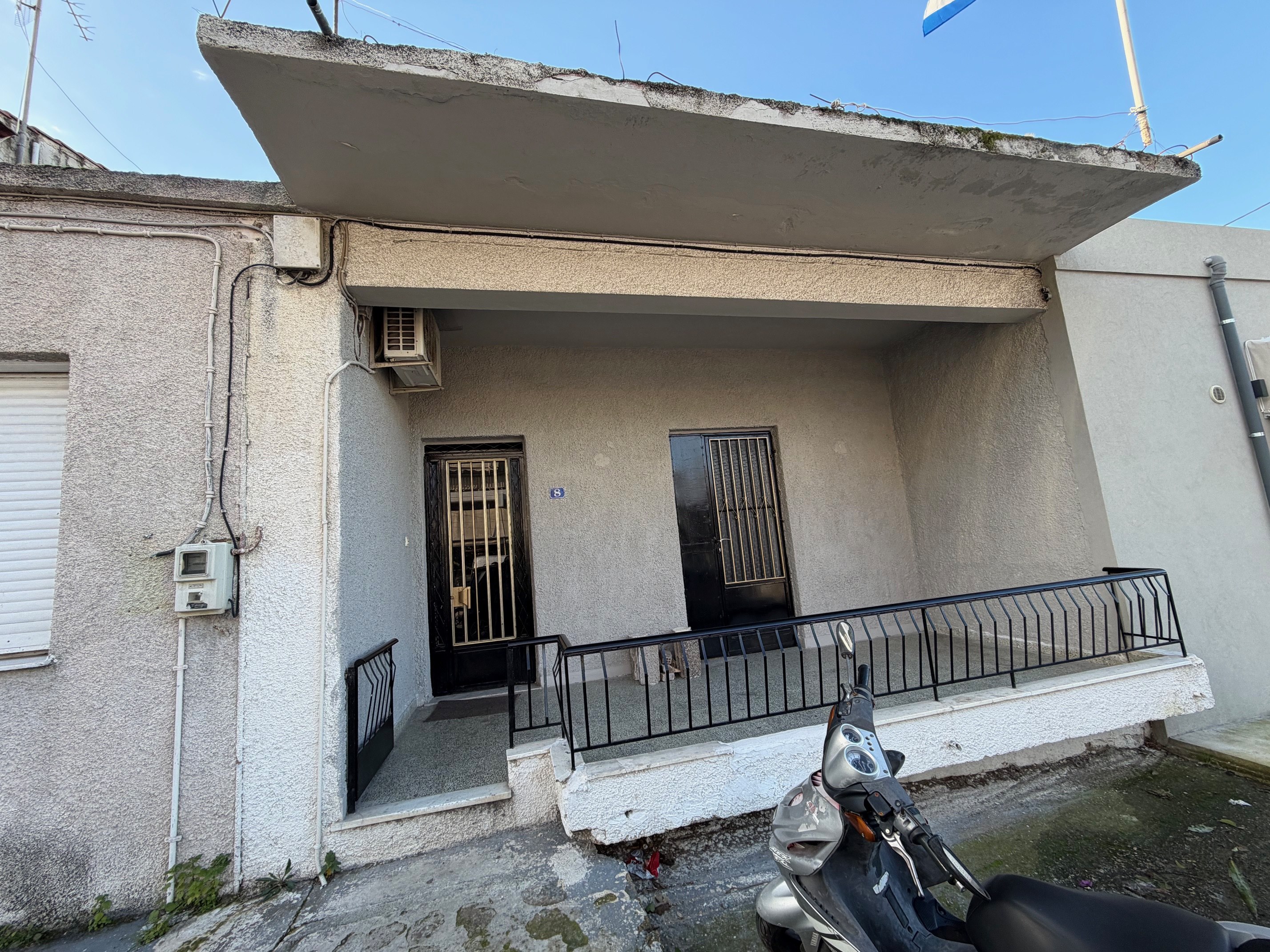 photo1