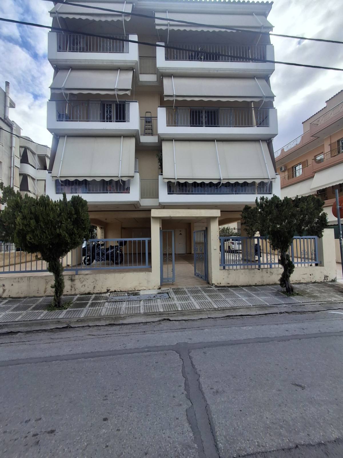 photo1