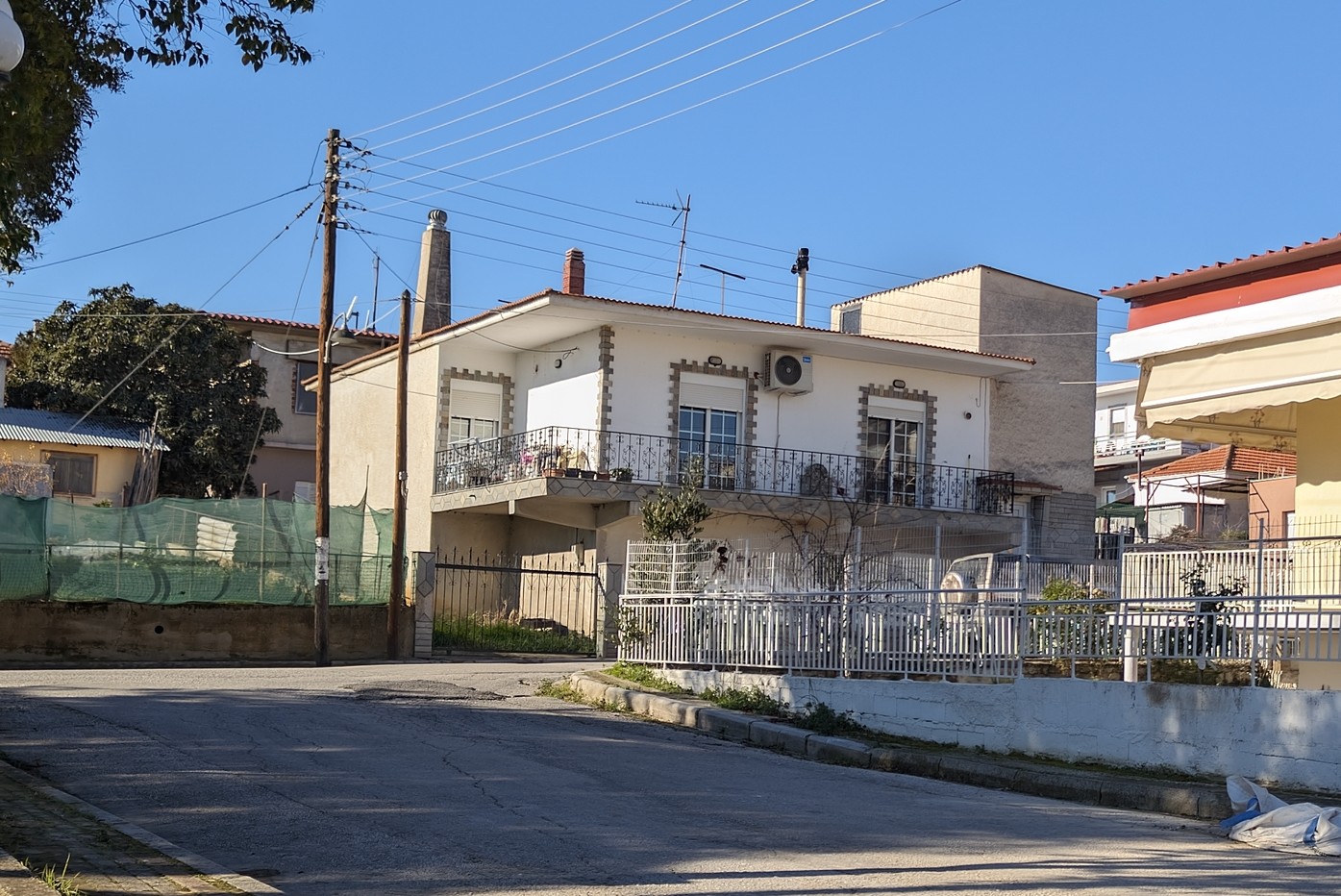 photo1