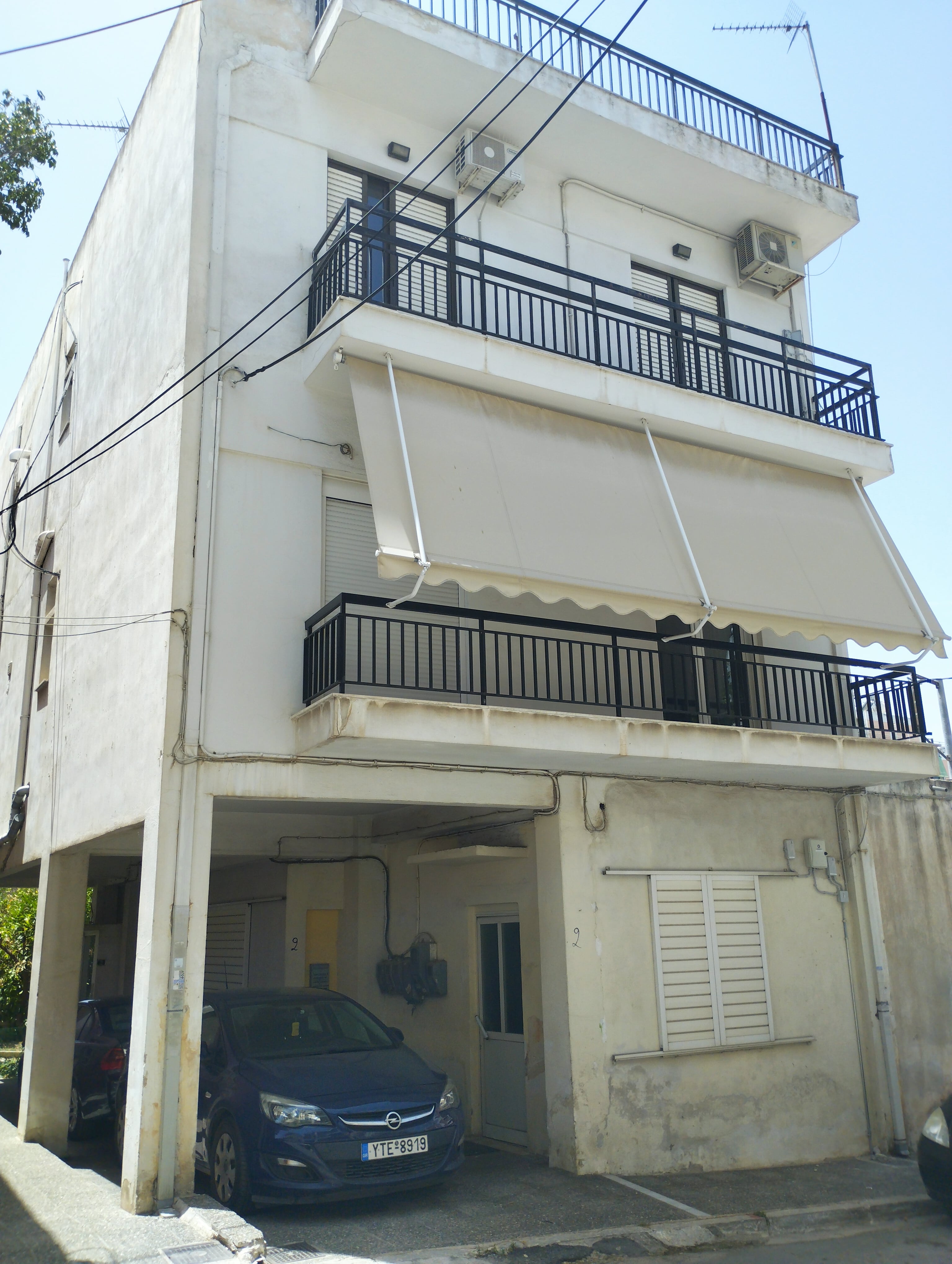 photo1