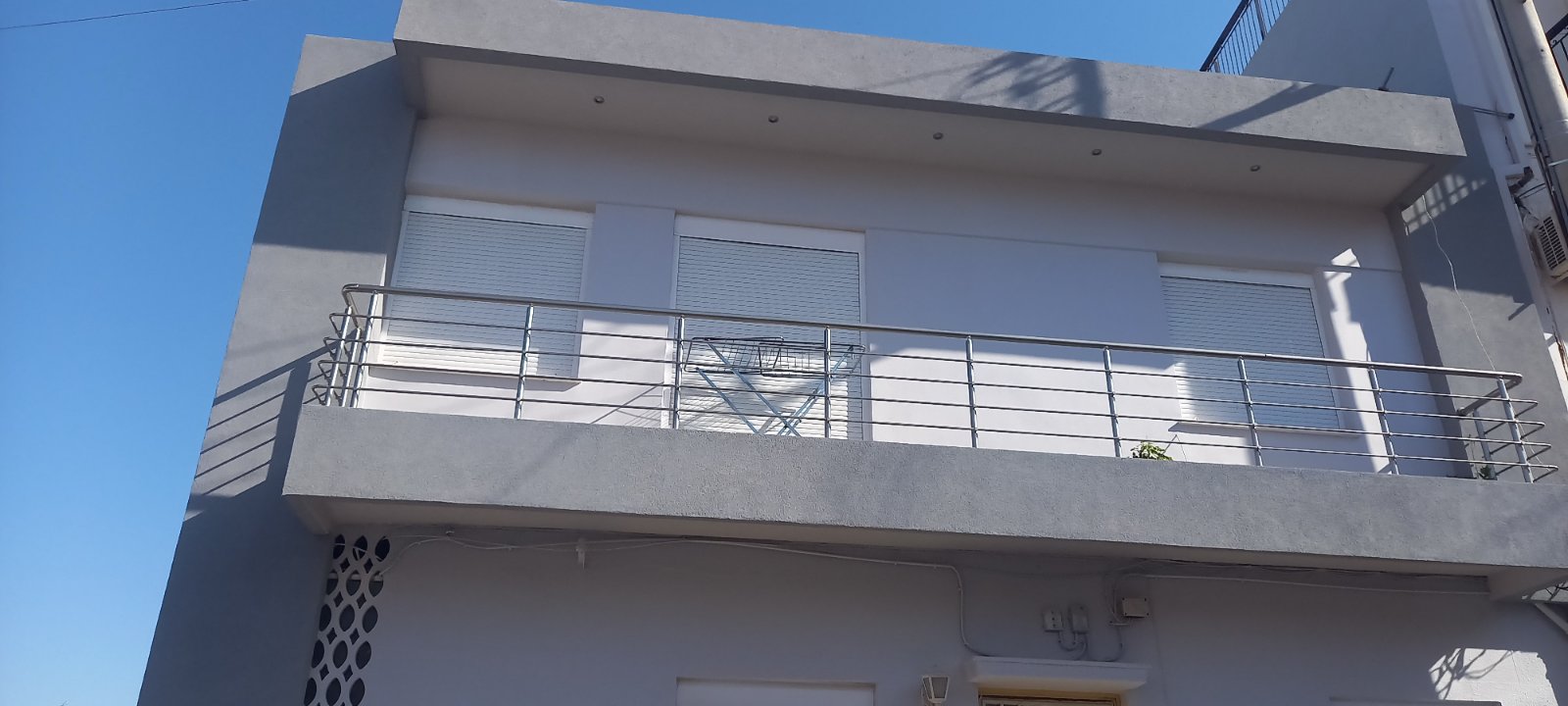 photo1