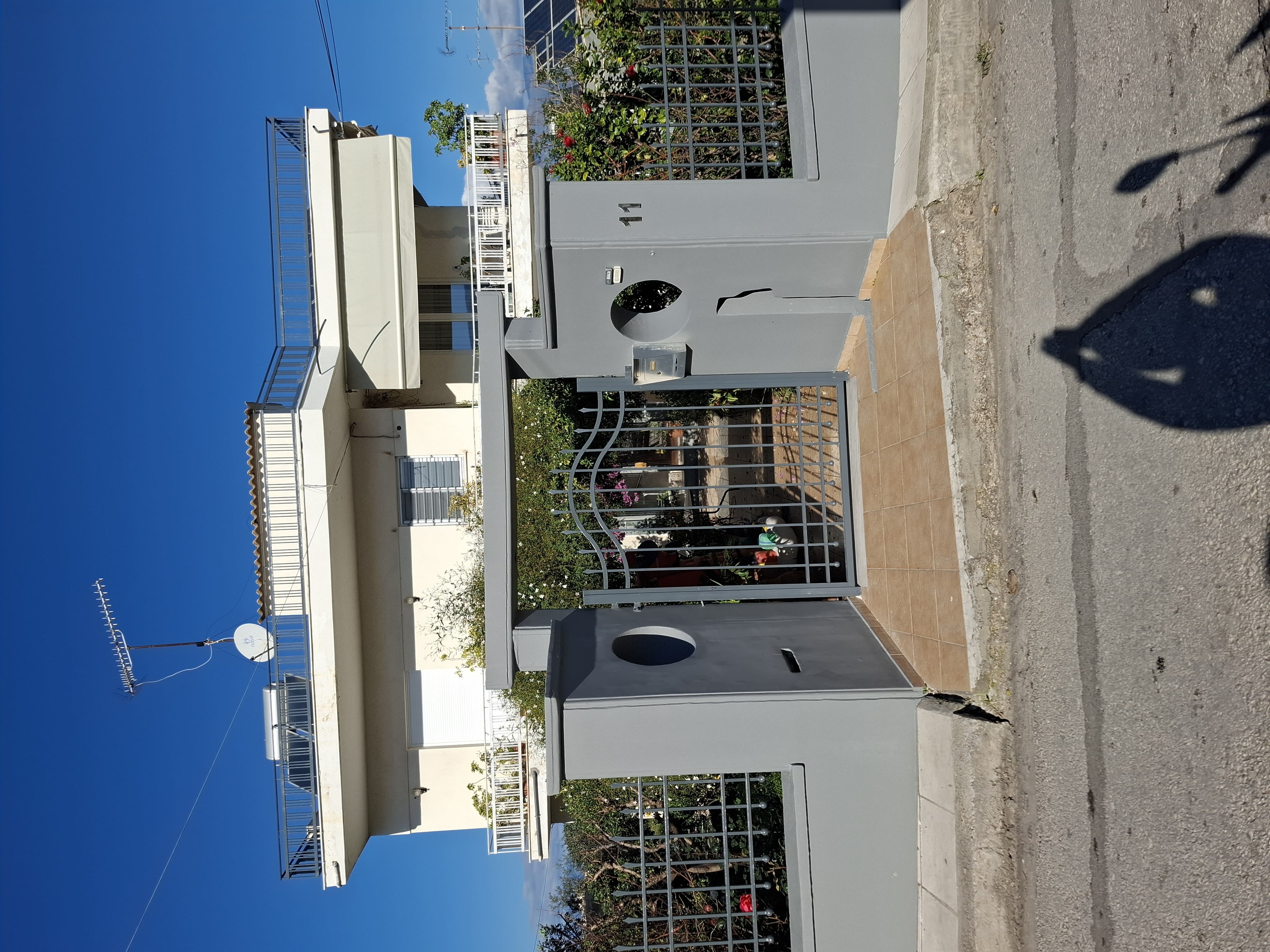 photo1