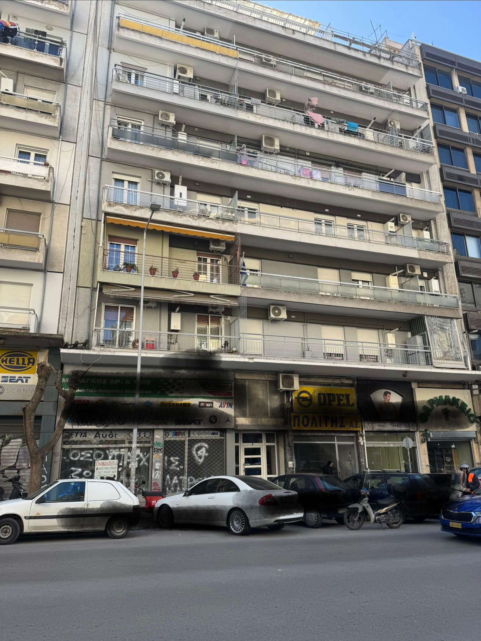 photo1