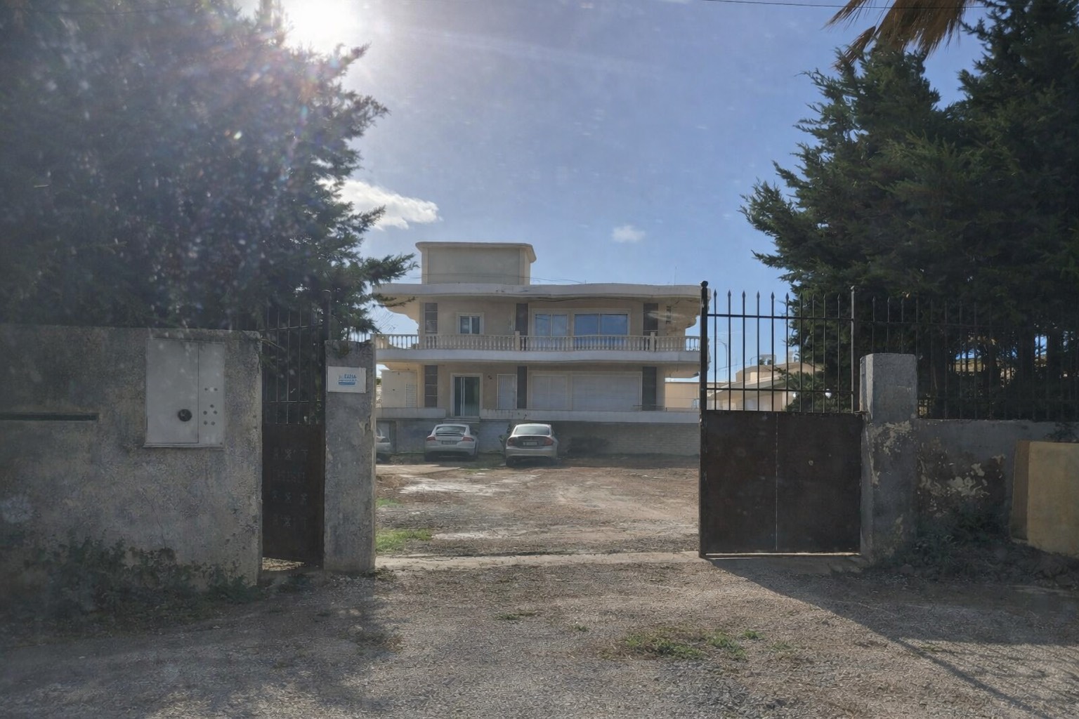 Οικόπεδο με κτίσμα  σε πλειστηριασμό Δήμος Μεγαρέων
