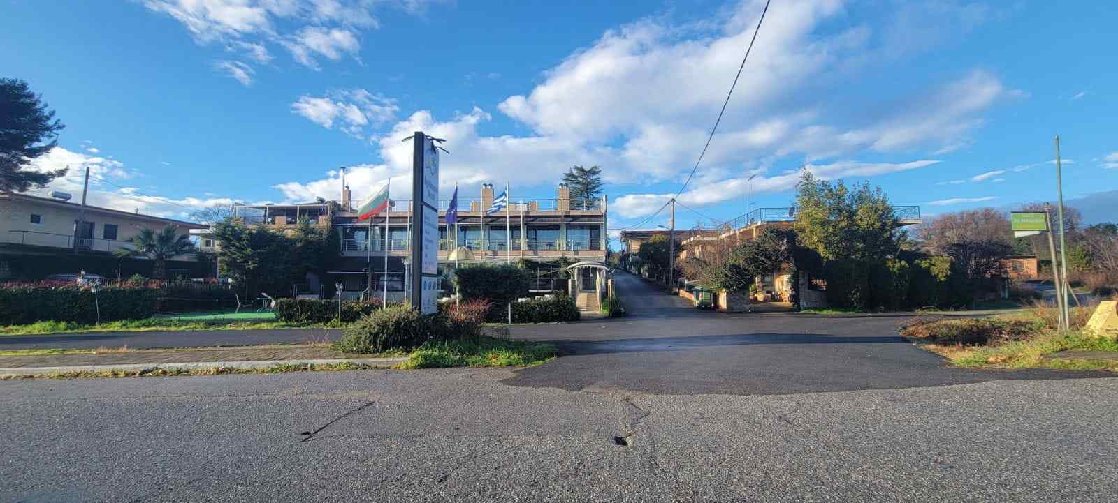 photo1