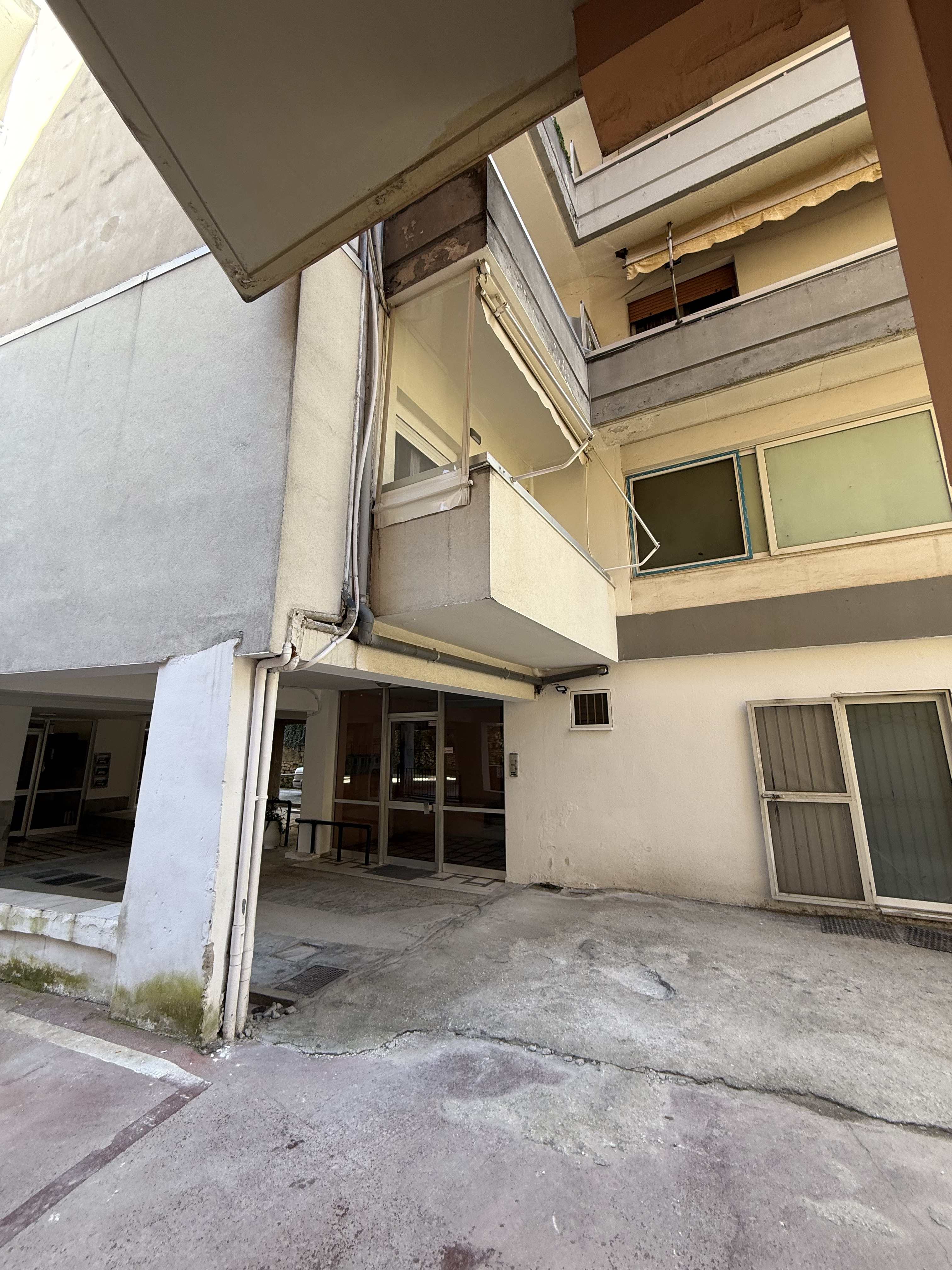 photo1