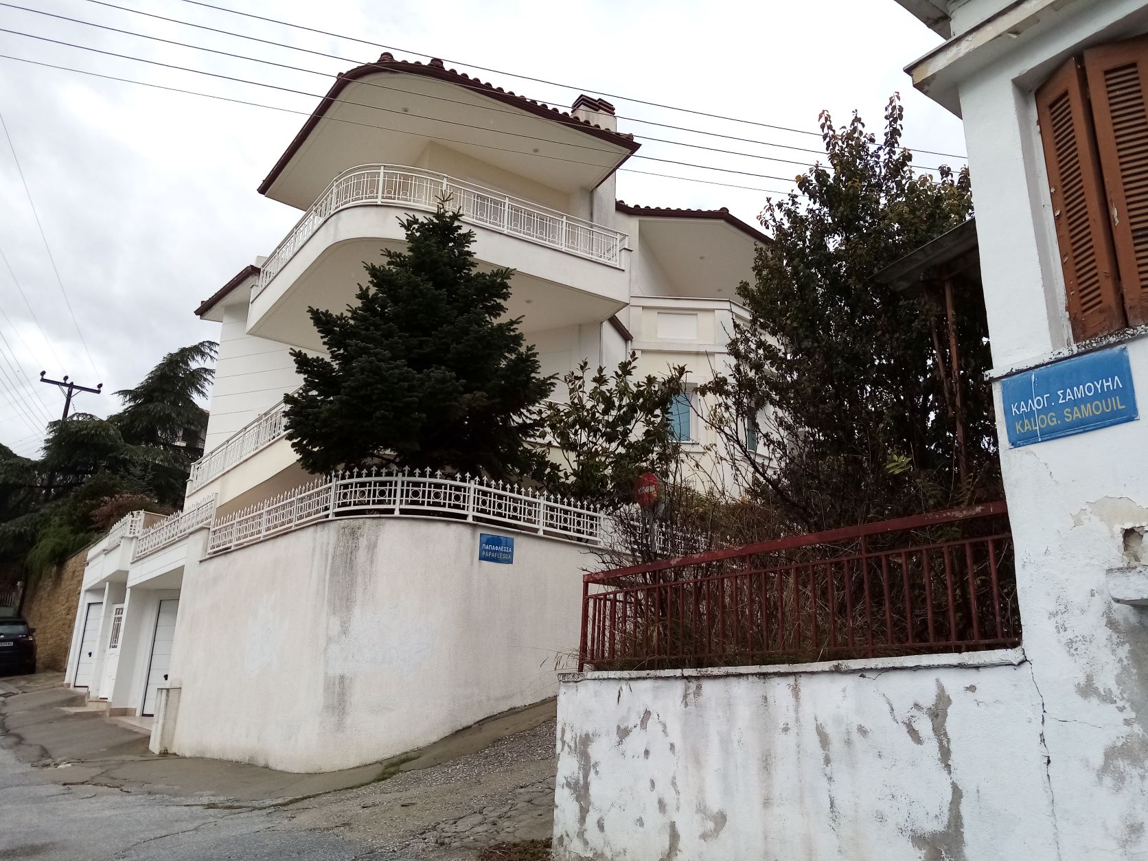 photo1