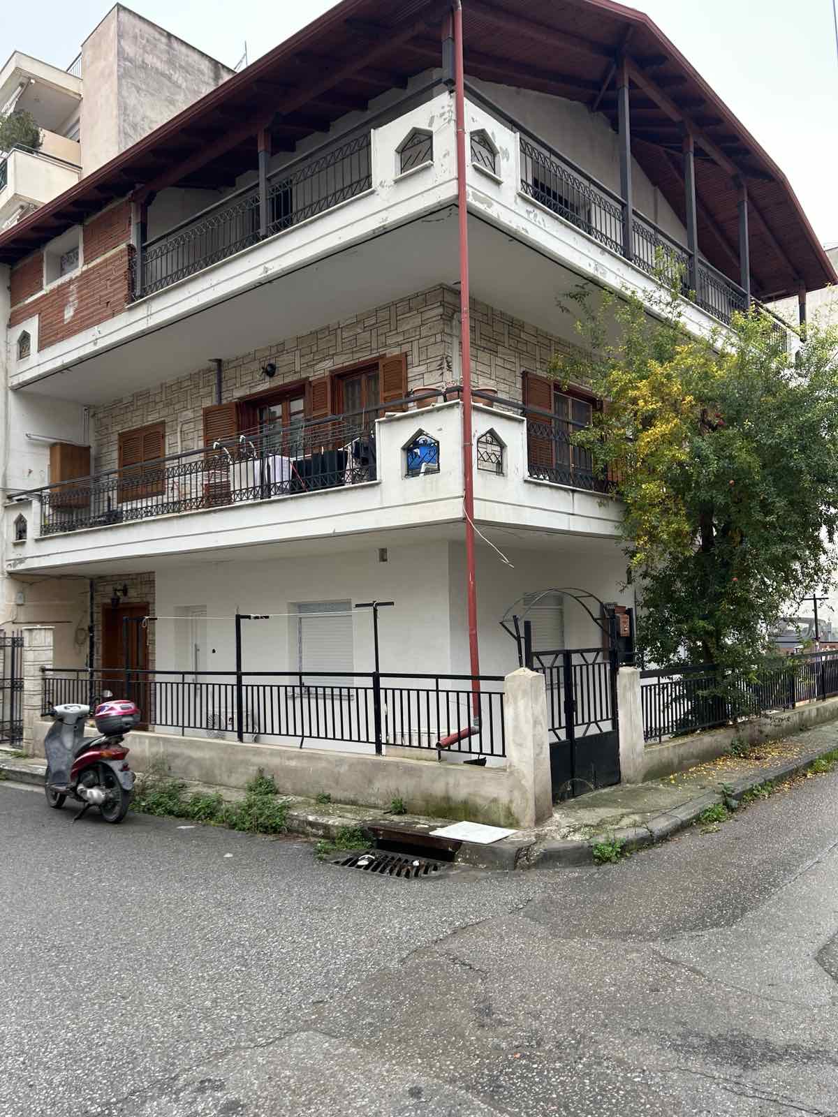 photo1