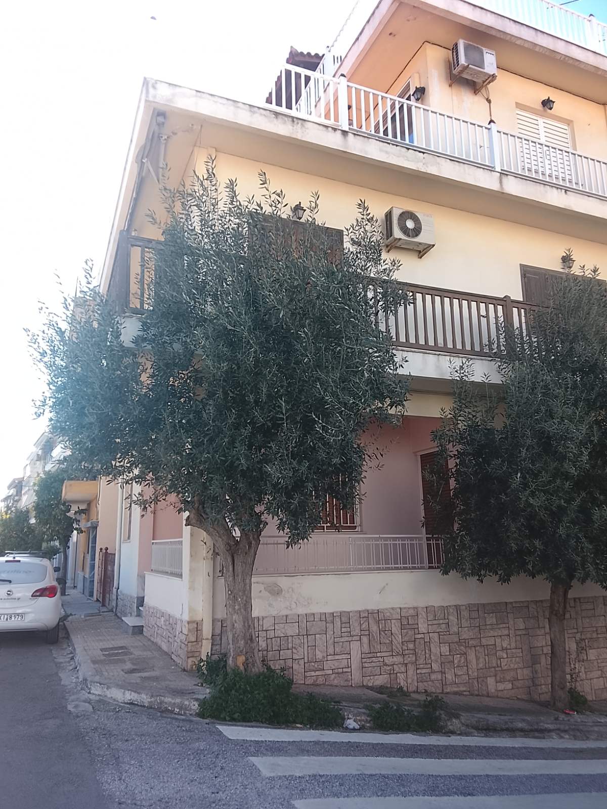 photo1