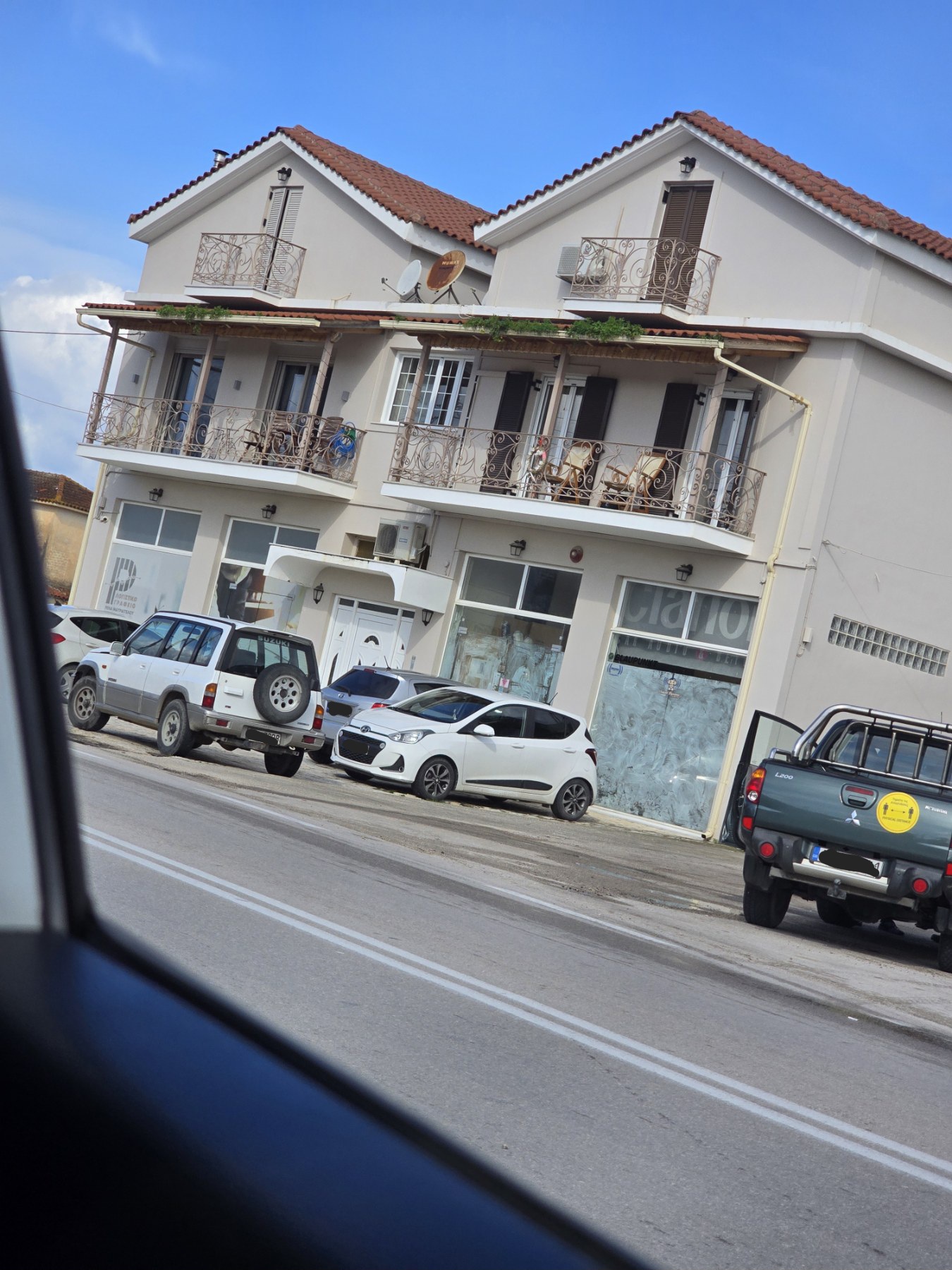 photo1