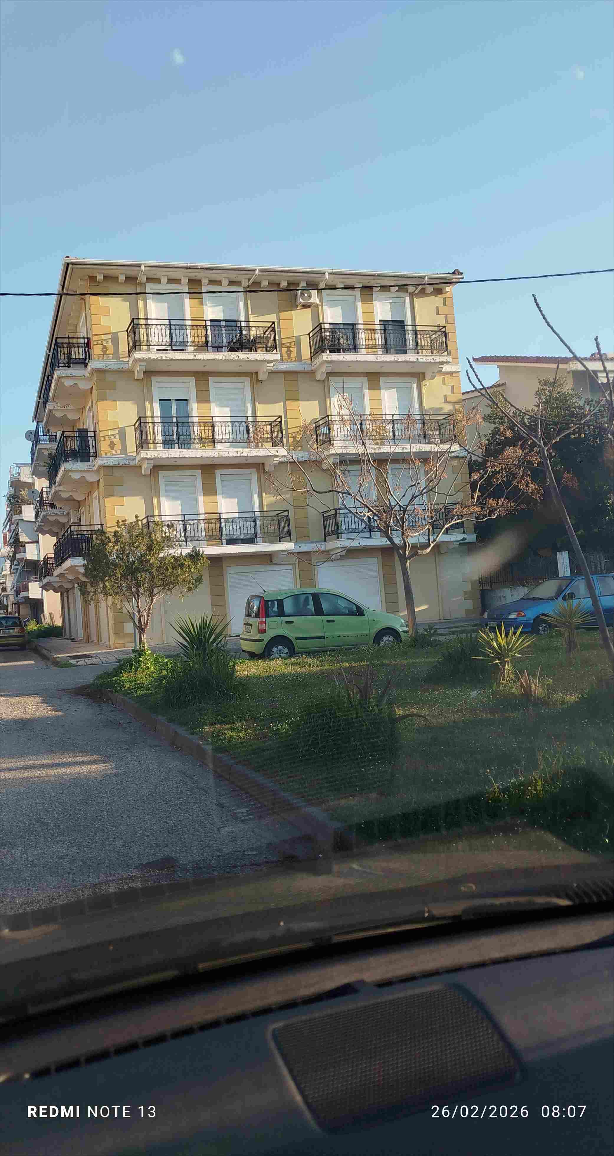 photo1
