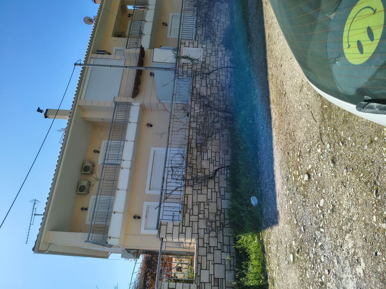 photo1