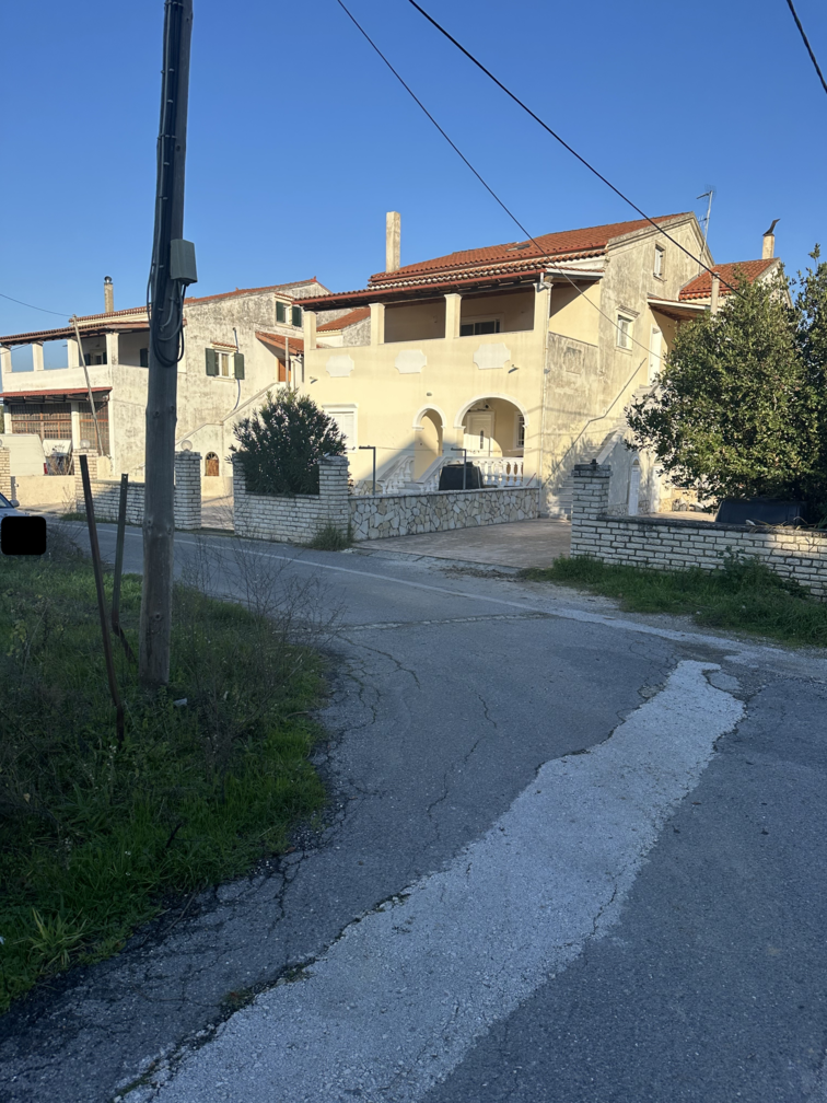 photo1