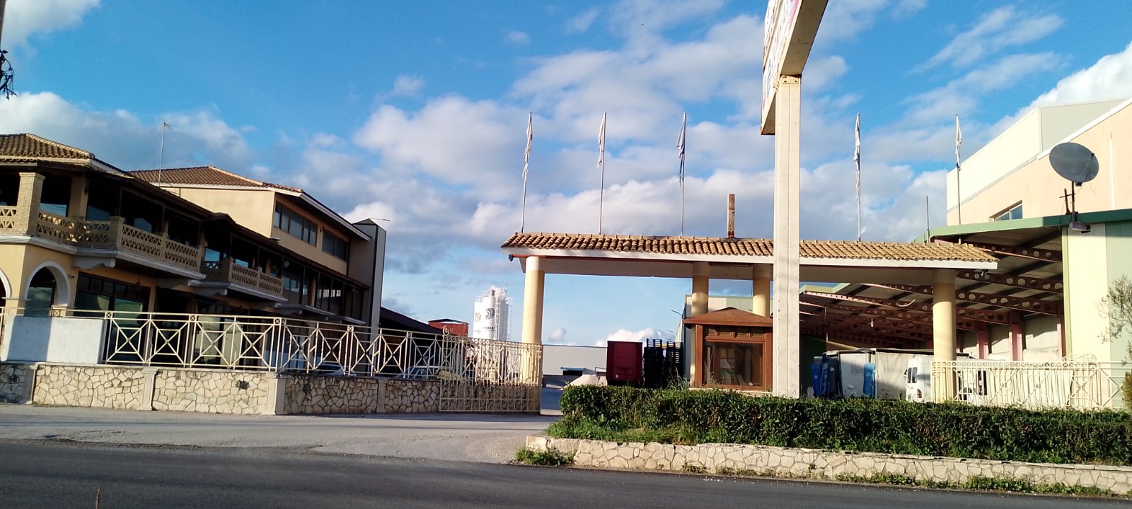 photo1