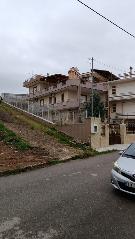 Οικόπεδο με κτίσμα  σε πλειστηριασμό Δήμος Μάνδρας - Ειδυλλίας
