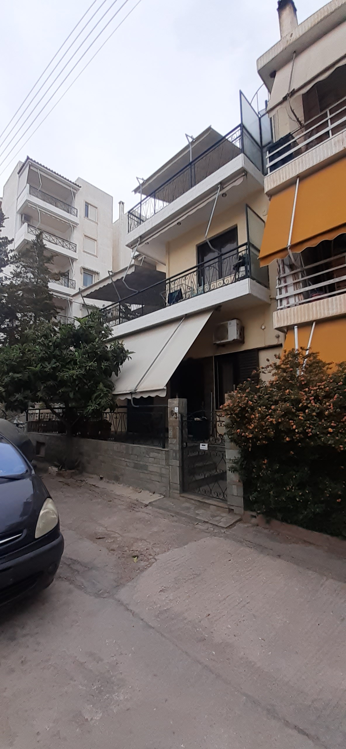 photo1