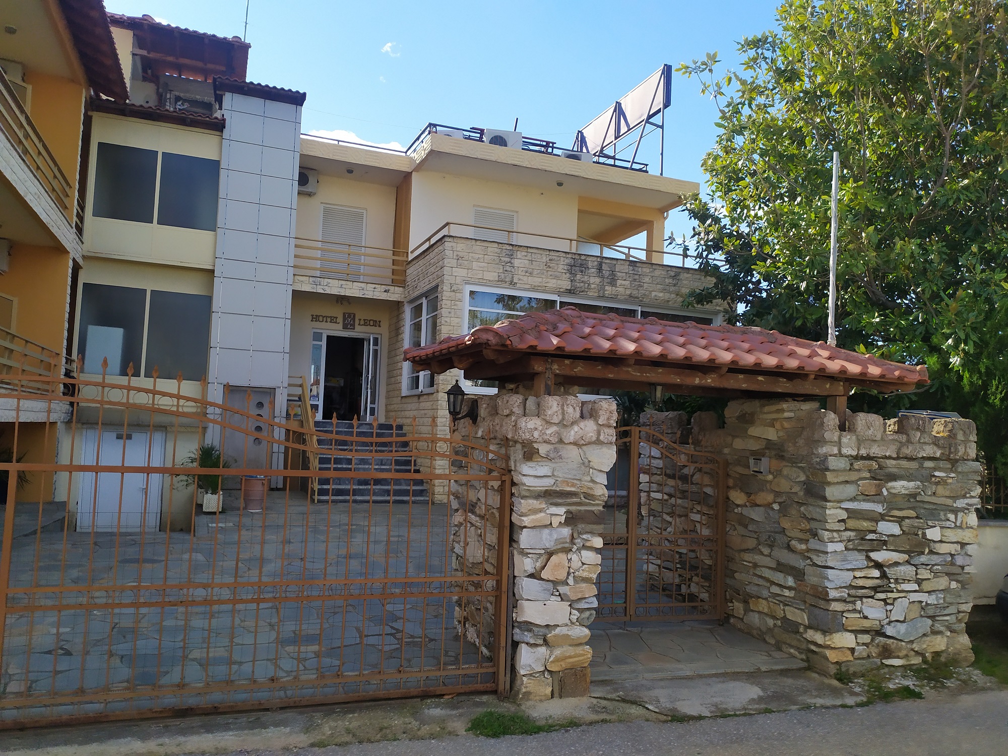 photo1