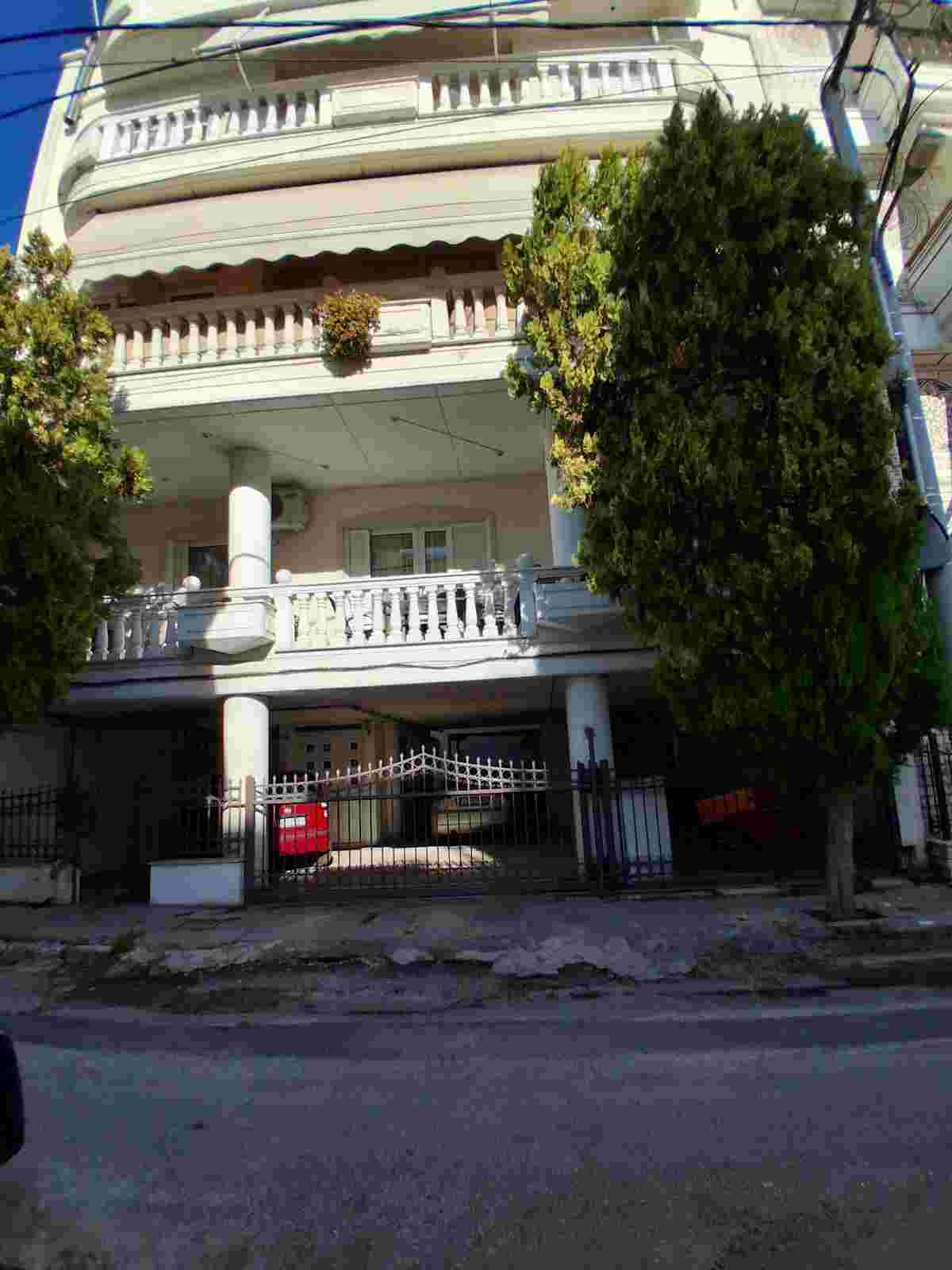 photo1