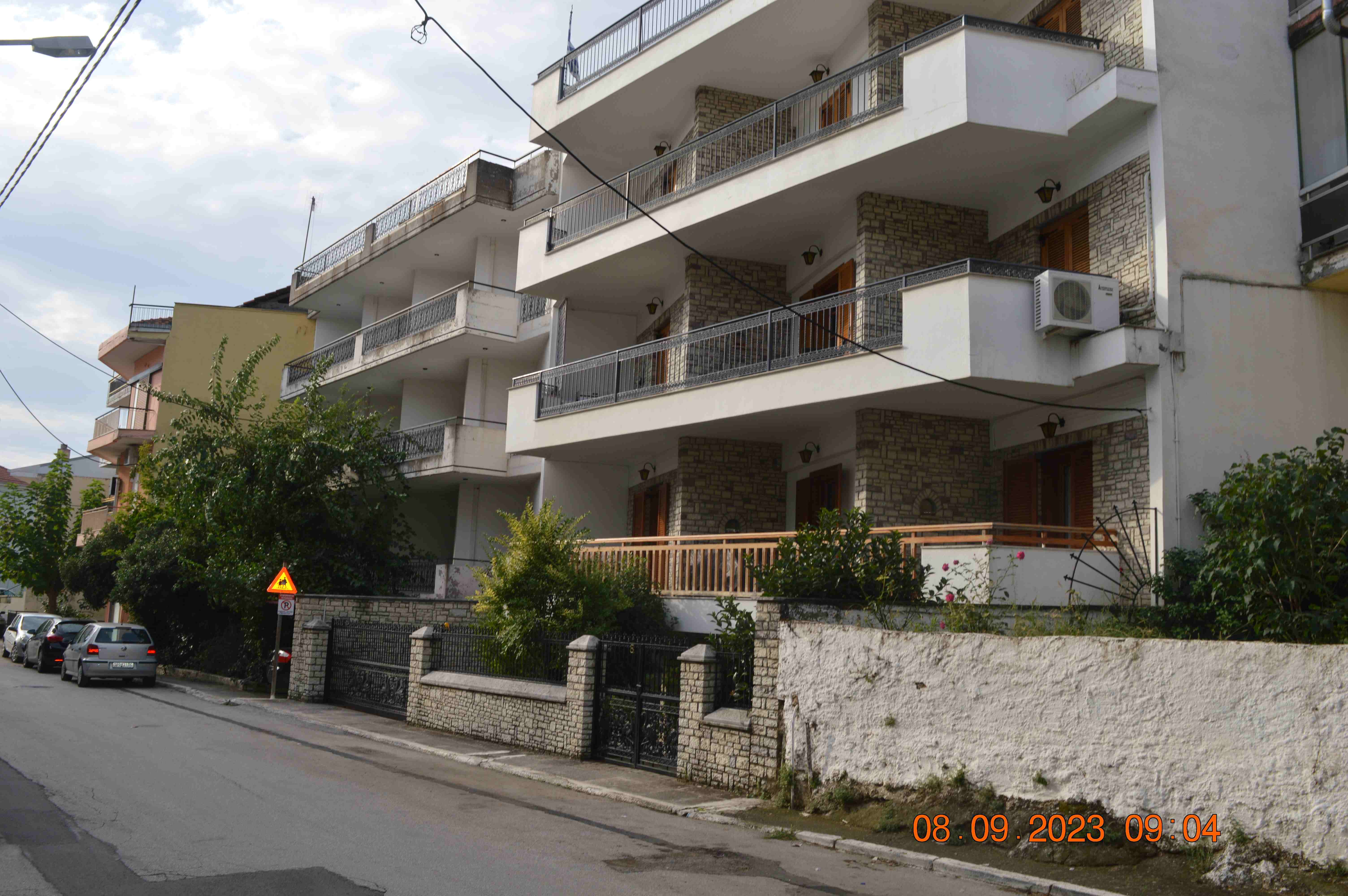 photo1