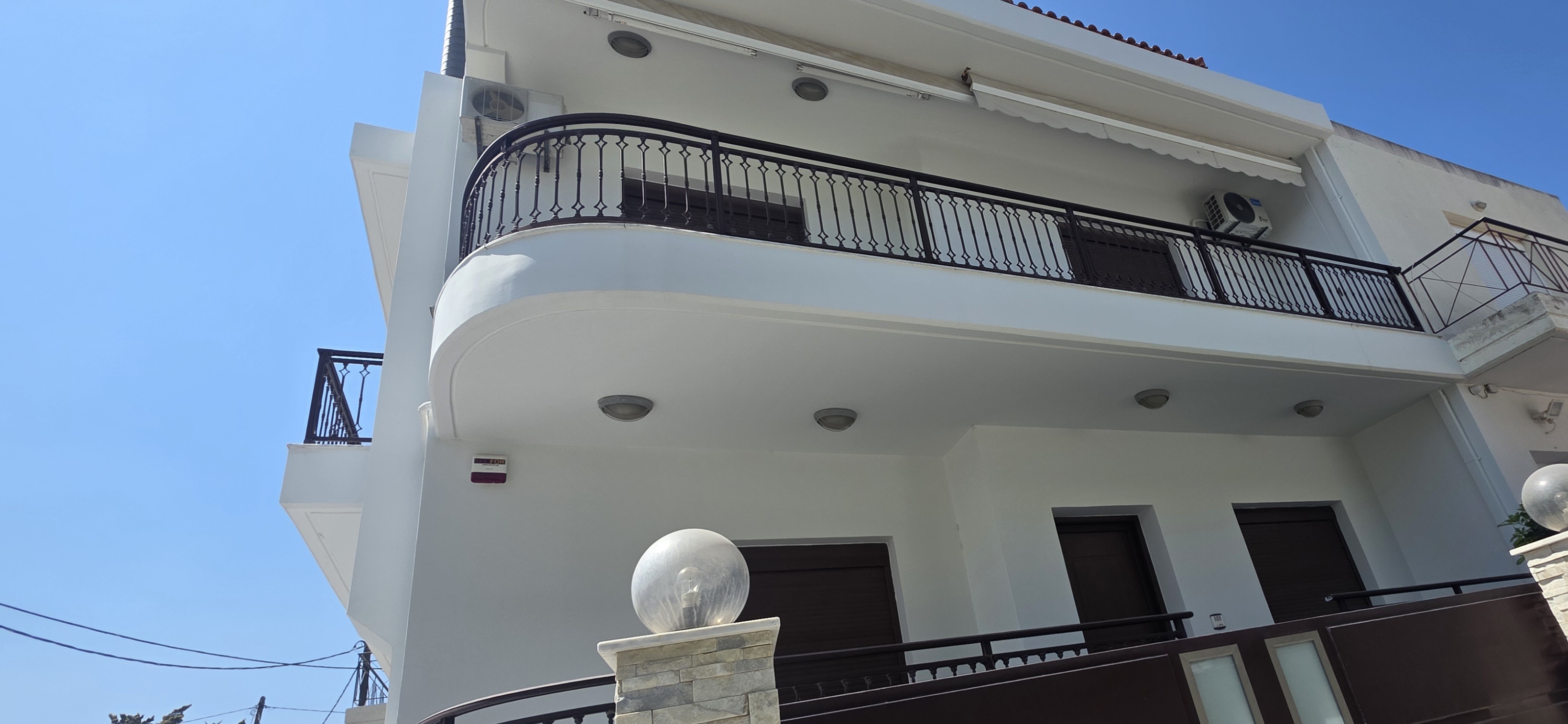 photo1