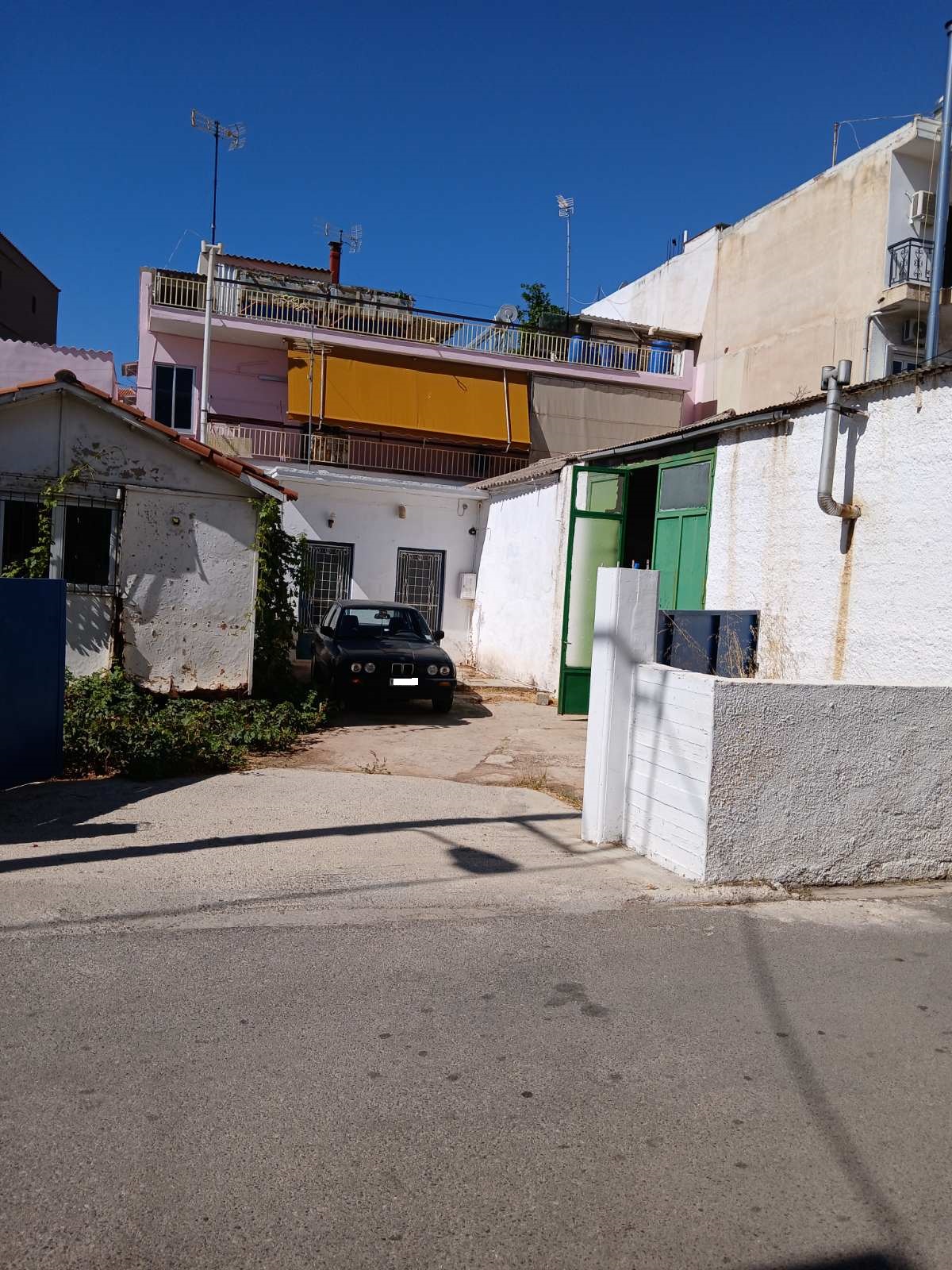 Οικόπεδο με κτίσμα 50 τ.μ. σε πλειστηριασμό Δήμος Μάνδρας - Ειδυλλίας