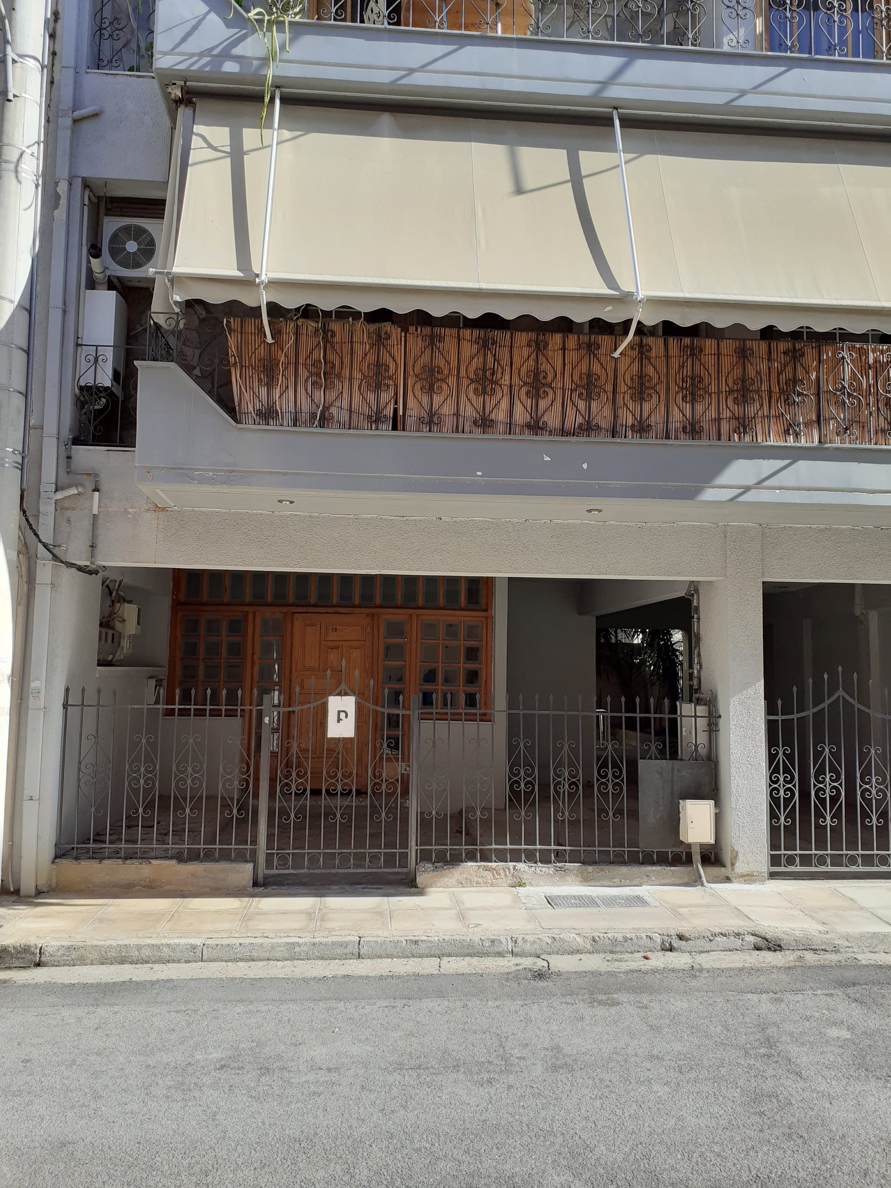 photo1