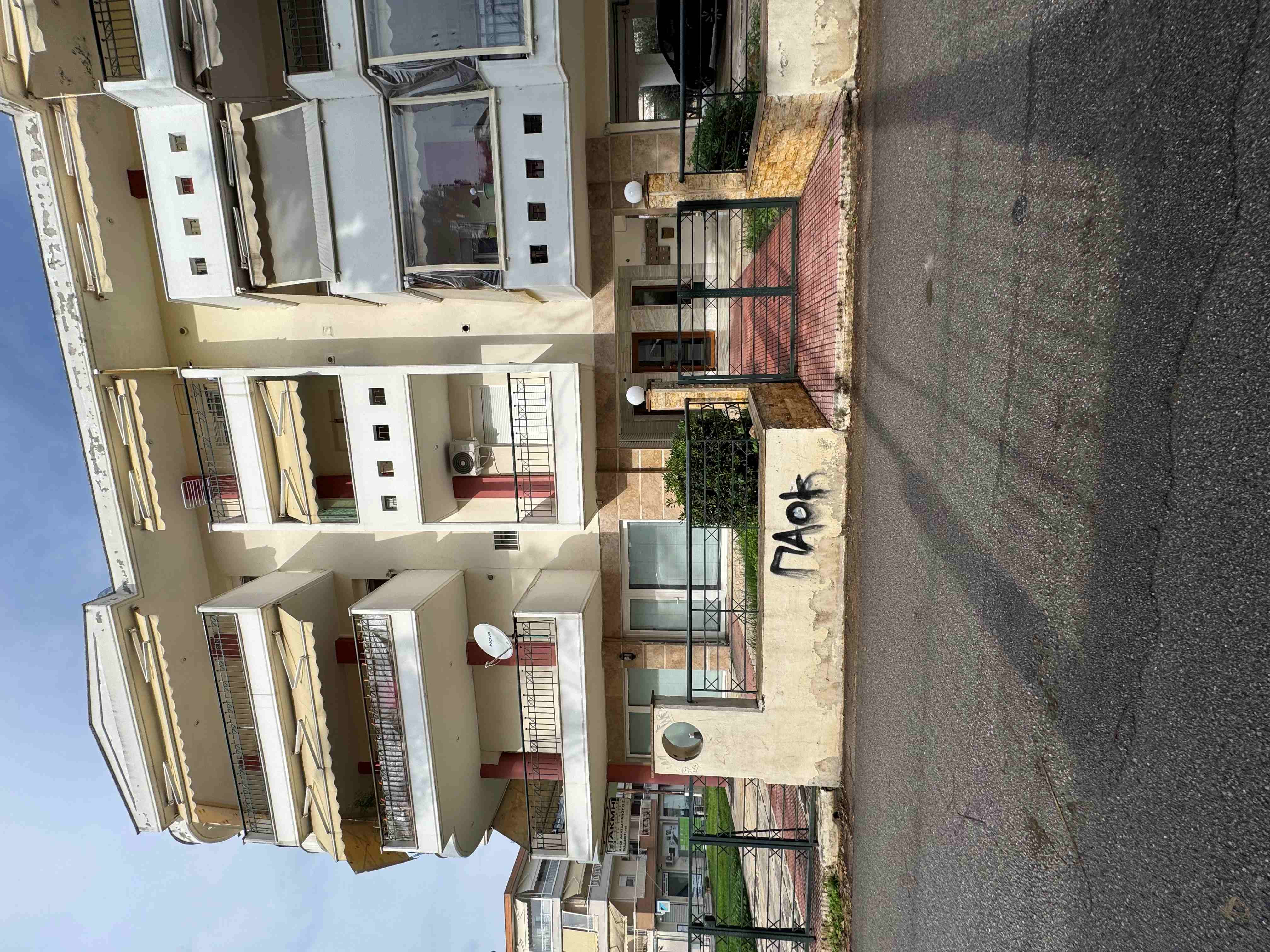 photo1