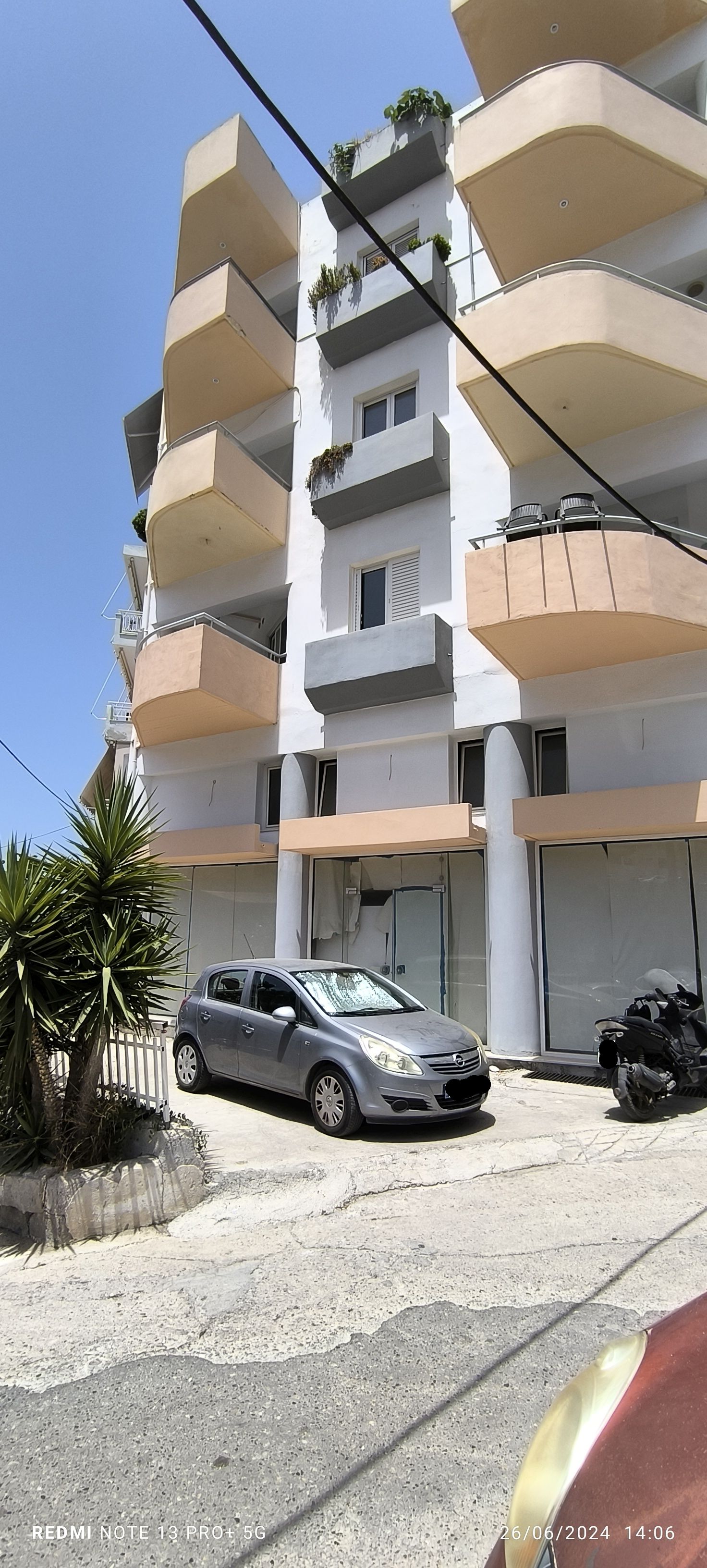 photo1