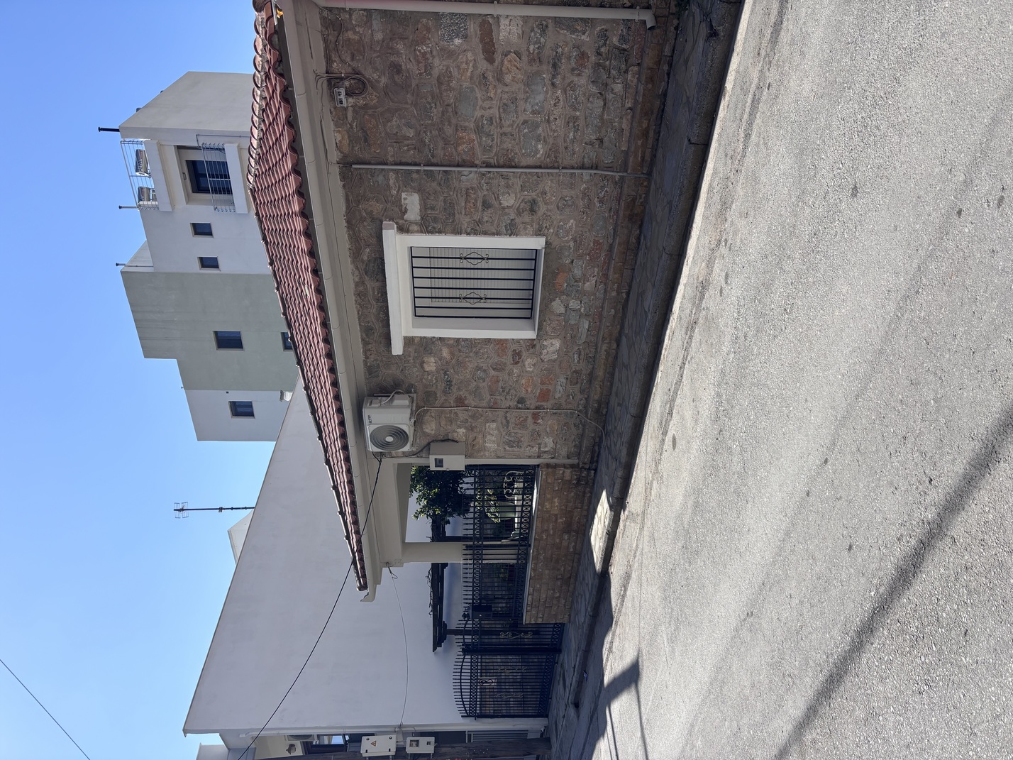 photo1