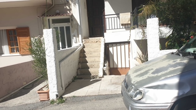 photo1