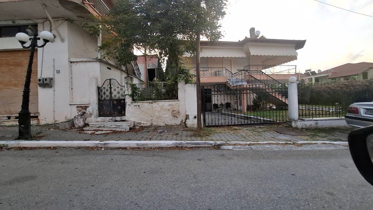 photo1