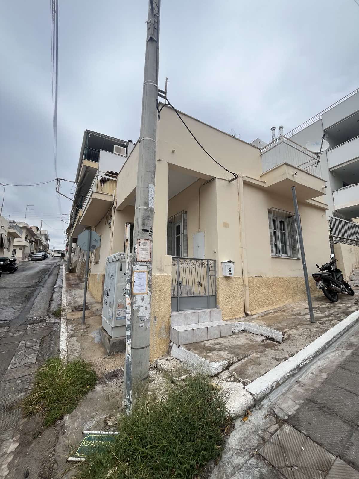 Οικόπεδο με κτίσμα  σε πλειστηριασμό Δήμος Δάφνης - Υμηττού