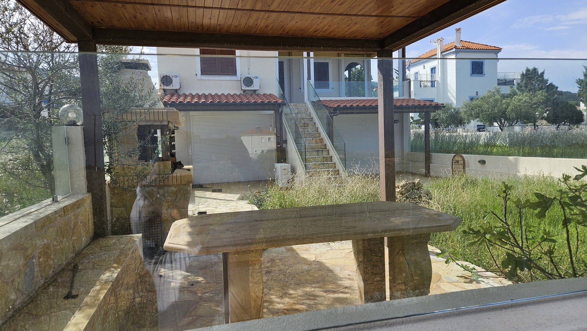 photo1