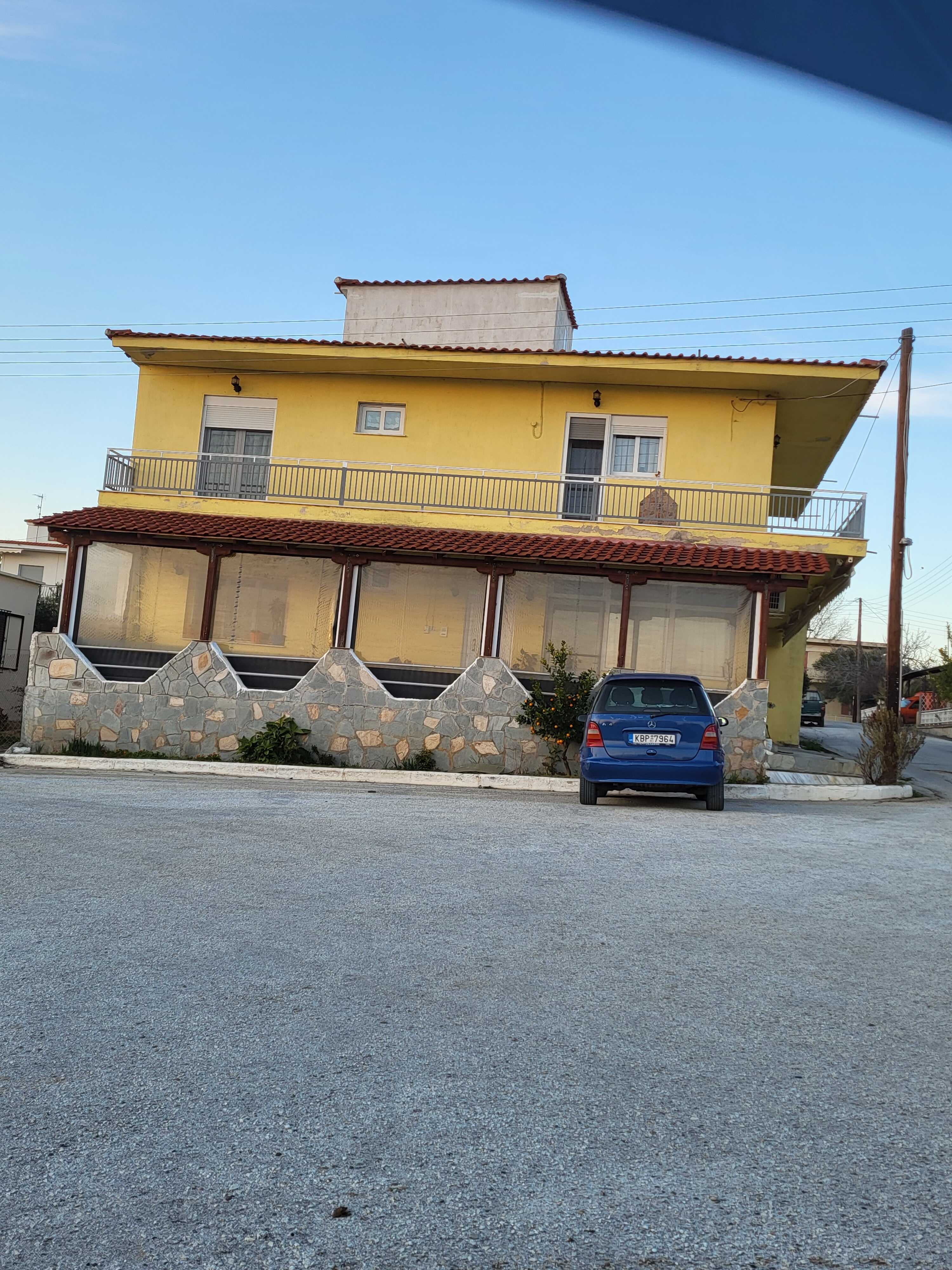 photo1