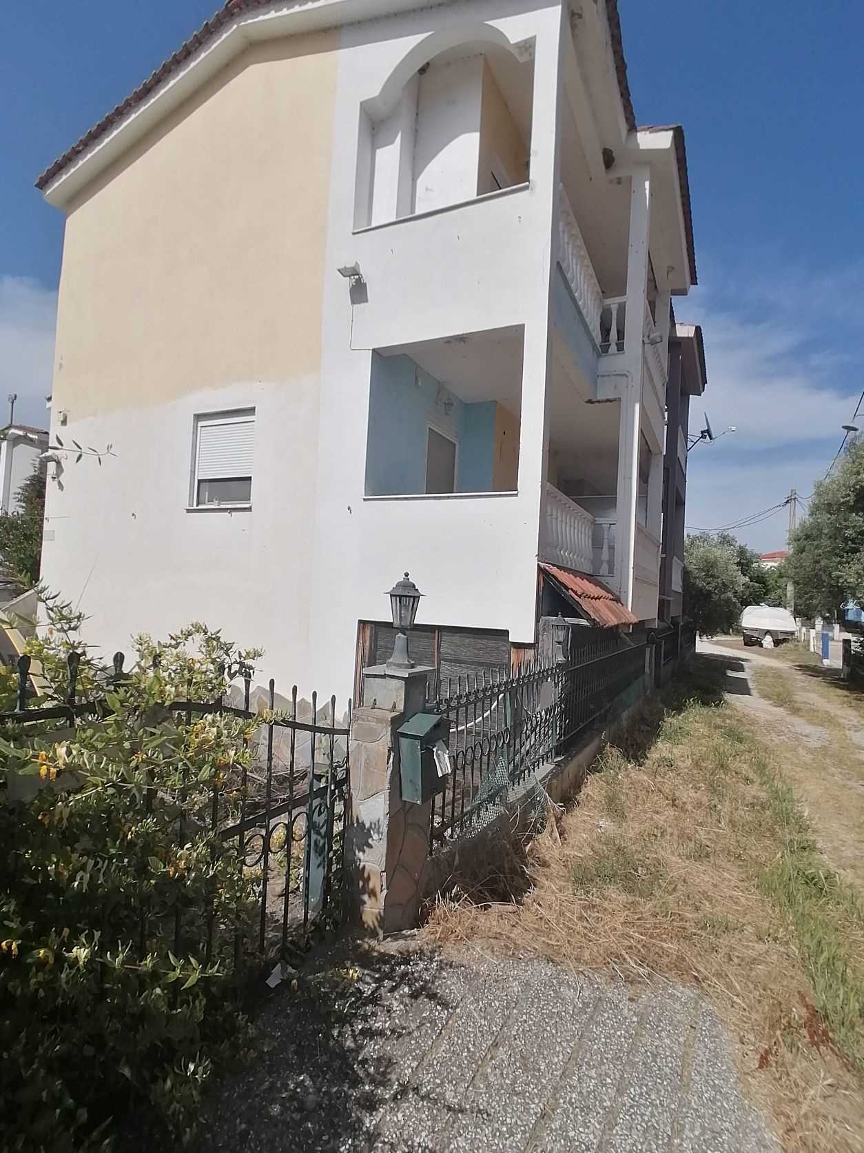 photo1