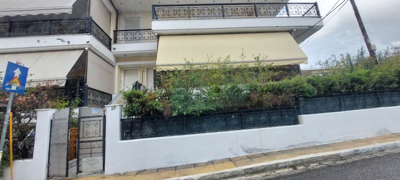 photo1