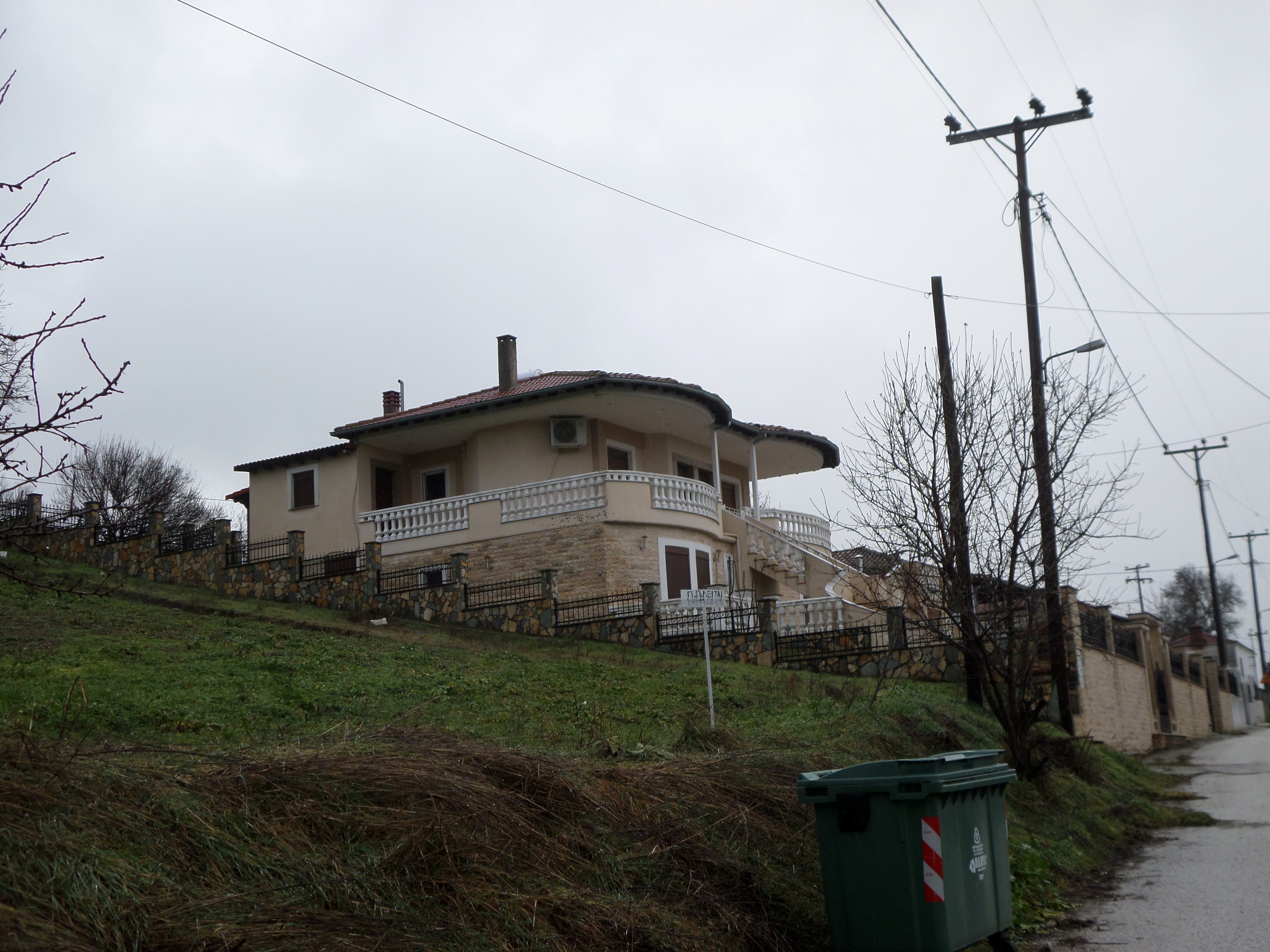 photo1