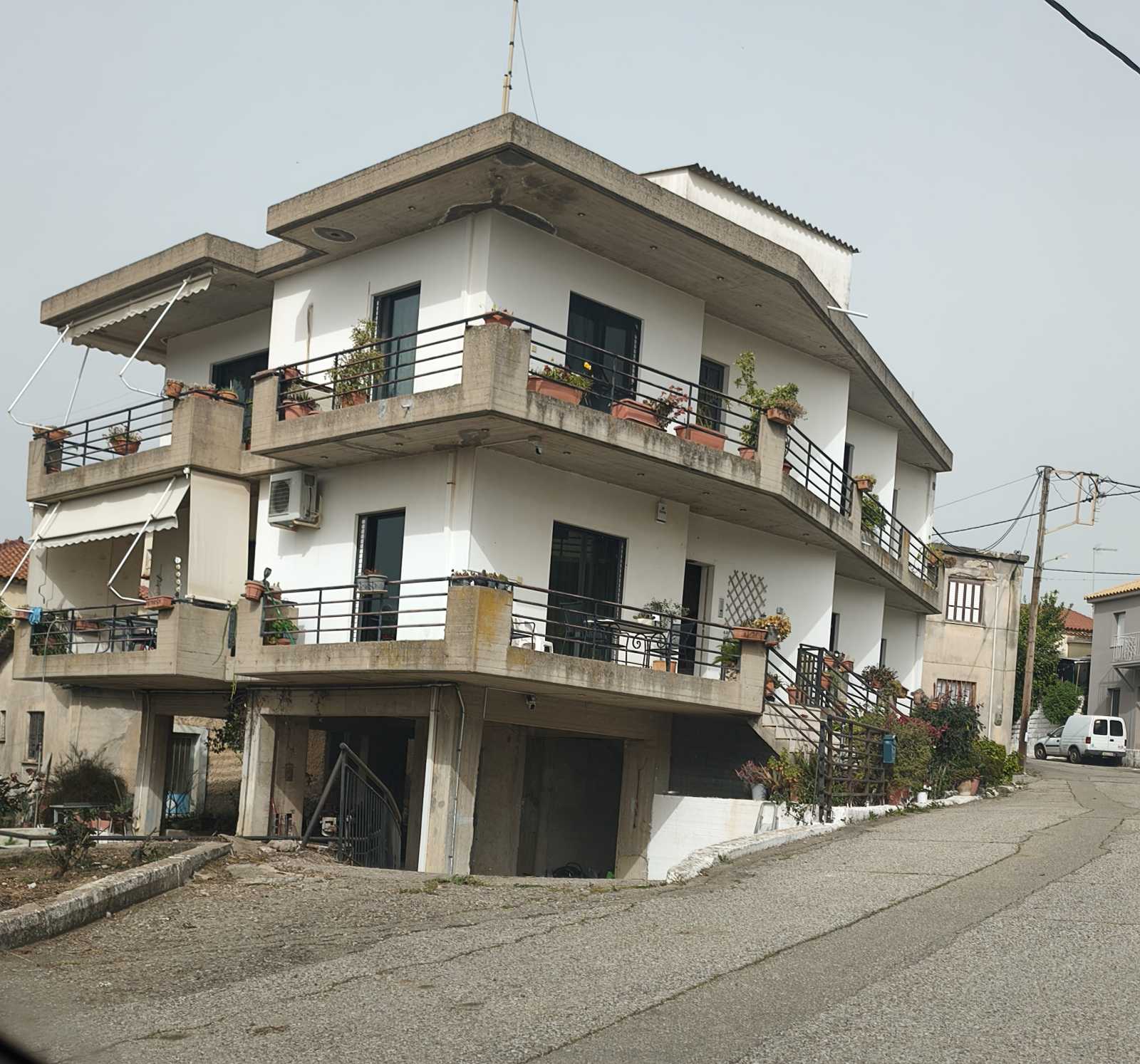 photo1