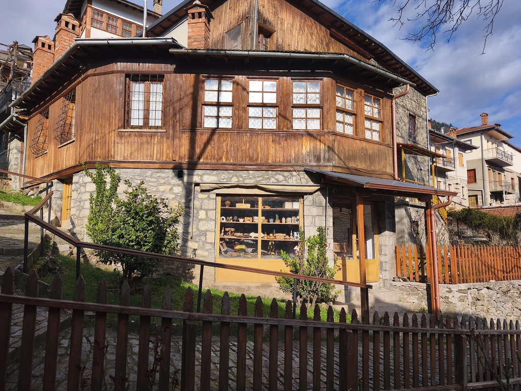 photo1