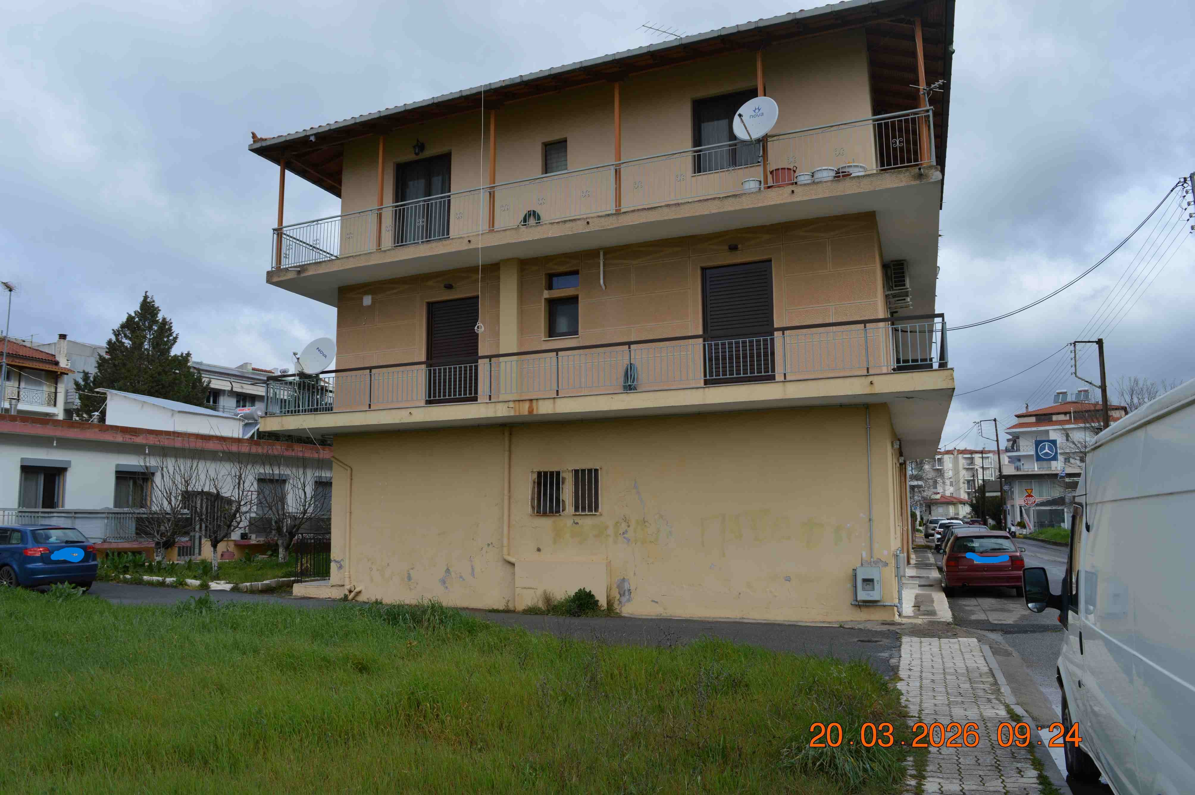photo1